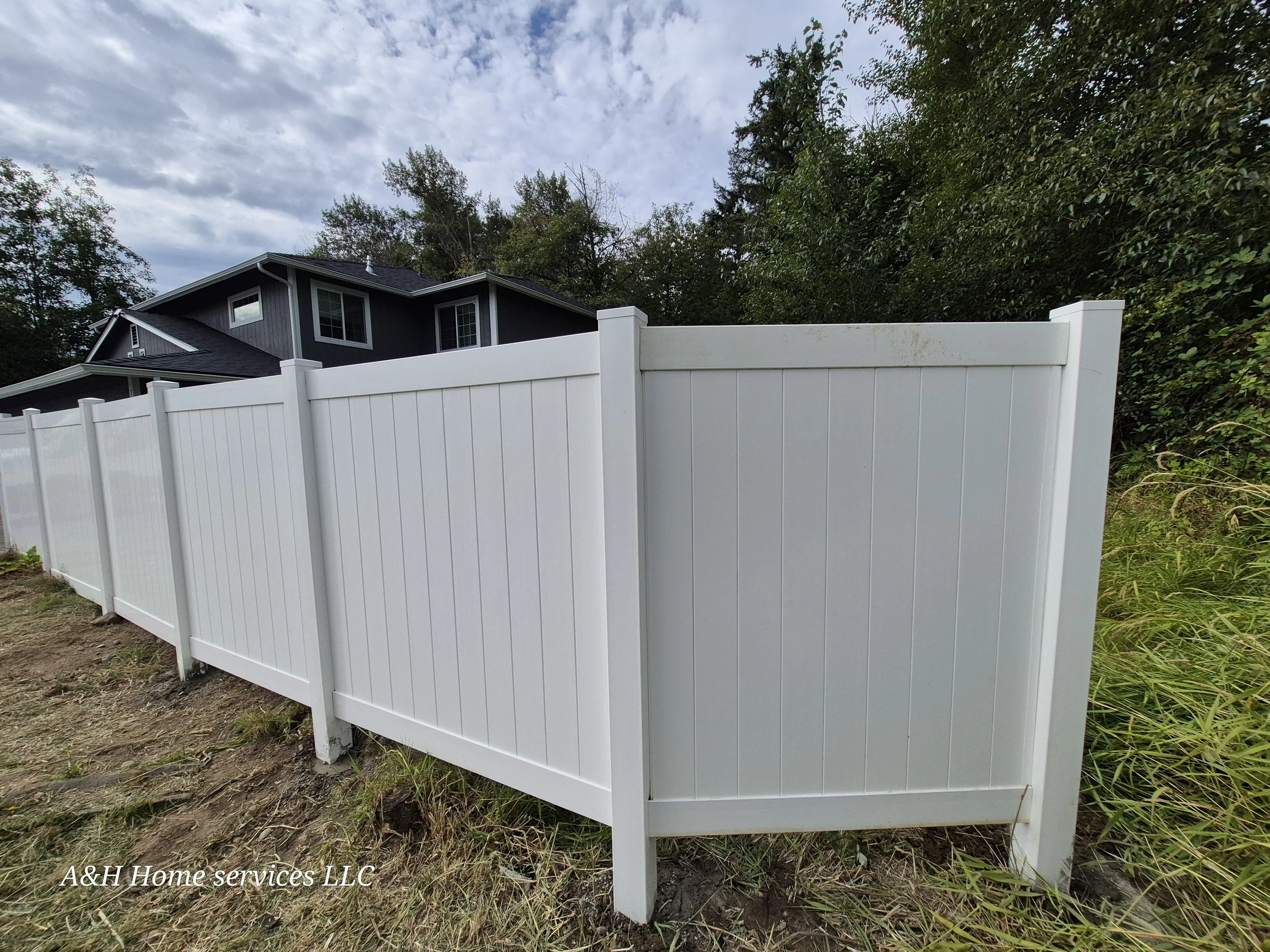 Vinyl Fence Installation & Repair