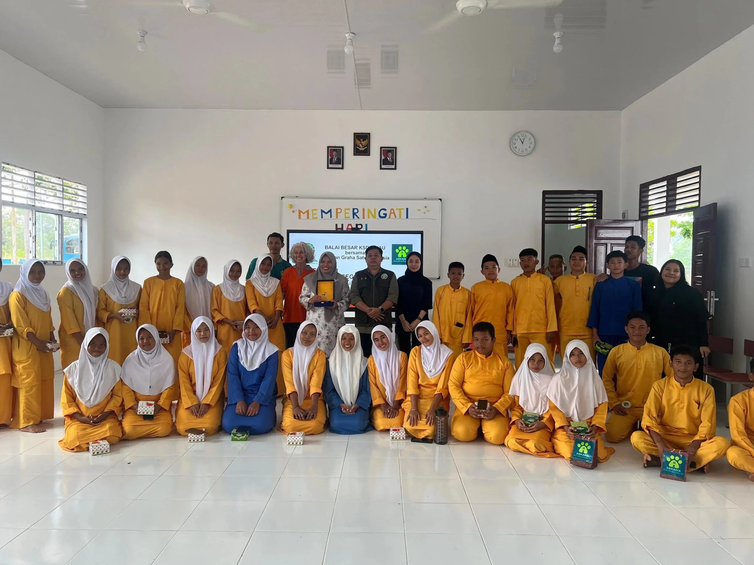 ArkAsia Foundation Goes to School (SMPN 10 Bintan)