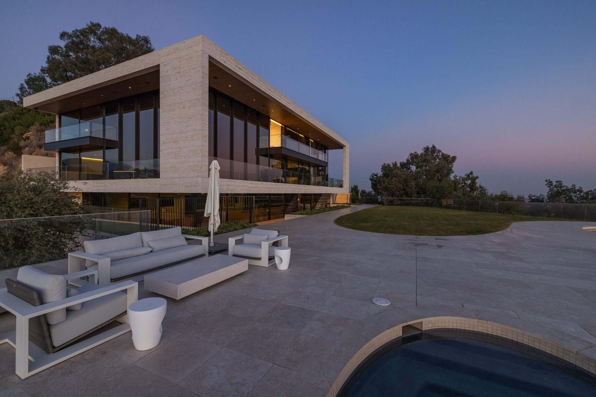 THE GETTY HOUSE: Brentwood Luxurious Estate with Panoramic Views | 14,779 SF