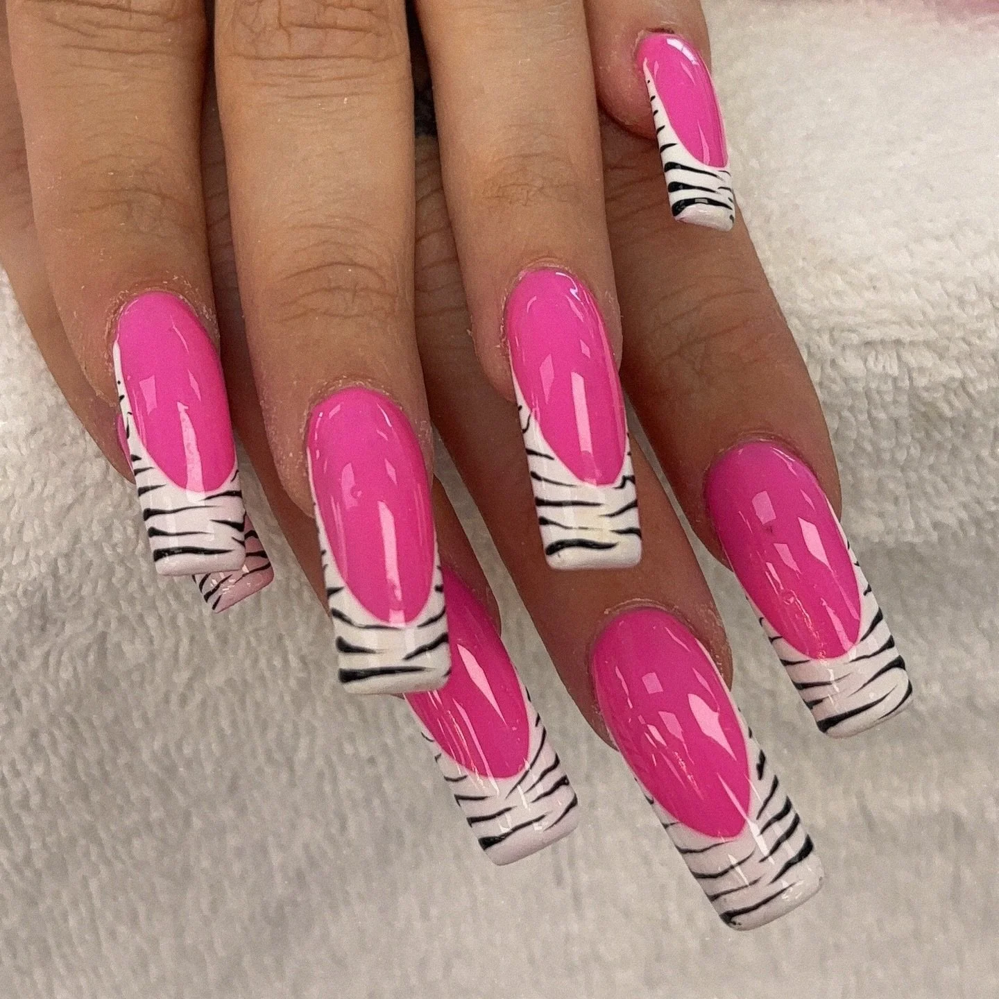 90s inspired prints 🦓✨
#90snails #yucaipanails #yucaipanailsalon #ienails #yucaipanailtech