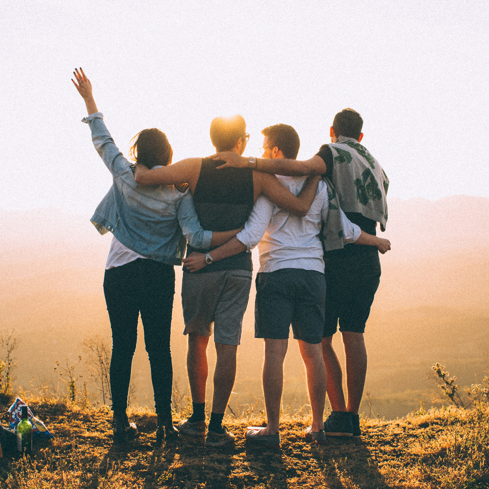 Por qué viajar con desconocidos puede convertirse en tu mejor plan