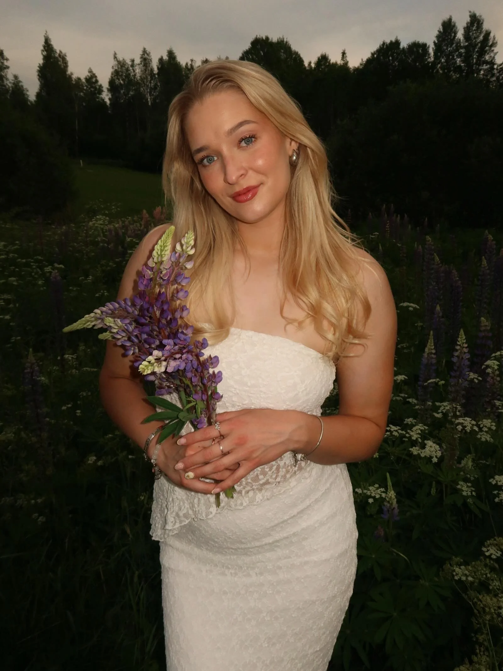 Muutama juhannuskuva t&auml;lt&auml; vuodelta 🤍🌾🥹
Koko viikonlopun kuvakaruselli tulee huomenna <3

kiitos @emiliarosaaa kuvista 😘

#juhannus #midsommar #kes&auml; #canonmark
