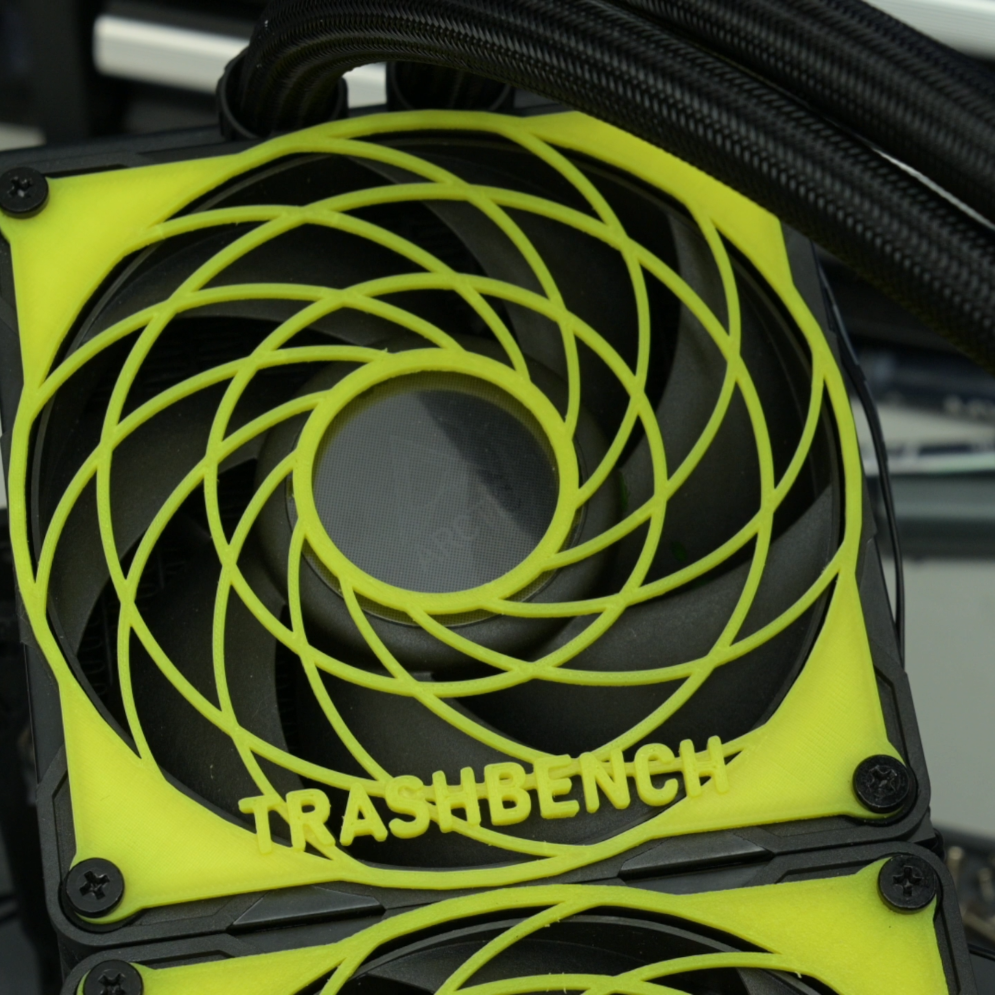 trashbench fan.png