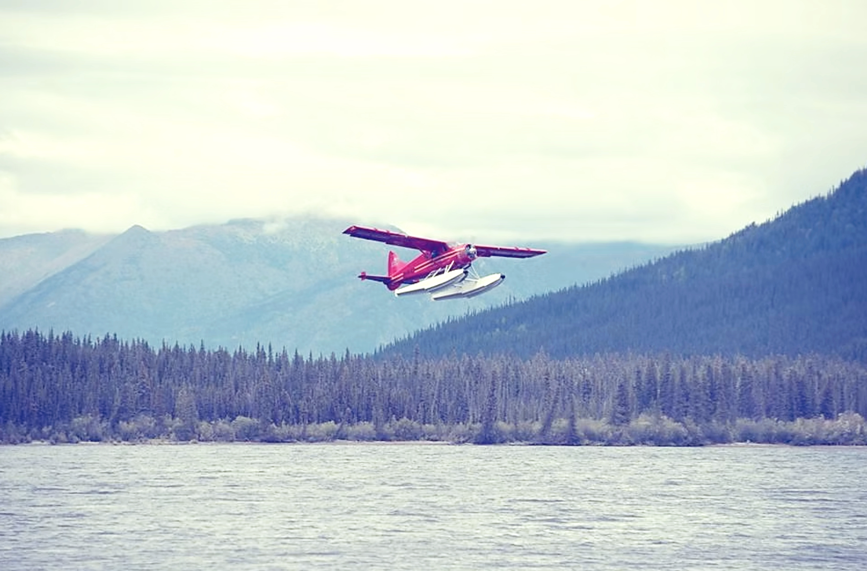 Canada+Yukon+Expe%CC%81ditions+Expeditions+Aventures+Adventures+Traineau+a%CC%80+chiens+Dog+Sledding+Motoneige+Skidoo+24+avion+hydravion+seaplane.png