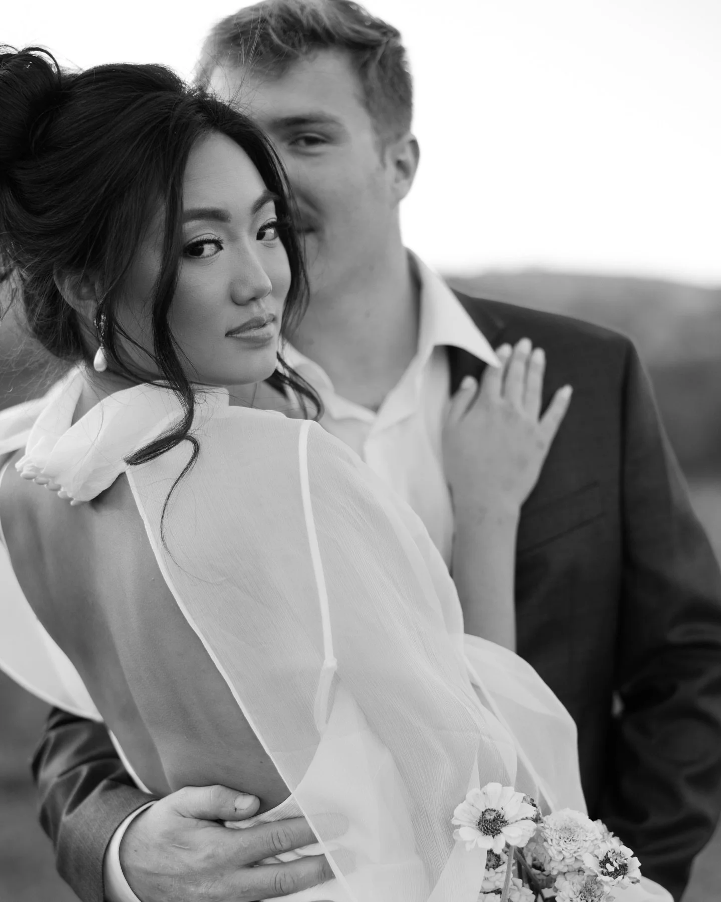 golden hour portraits with Emily and Thomas 🌼

VENDORS
photography @geisthousephotoandfilm 
host/planner @willow_and_oak_photography @curatedbyrao 
content creation @curatedbyrao 
venue @boyd_ranch 
florist @beckandforthco
hmu @k.o.hairstudio @beaut