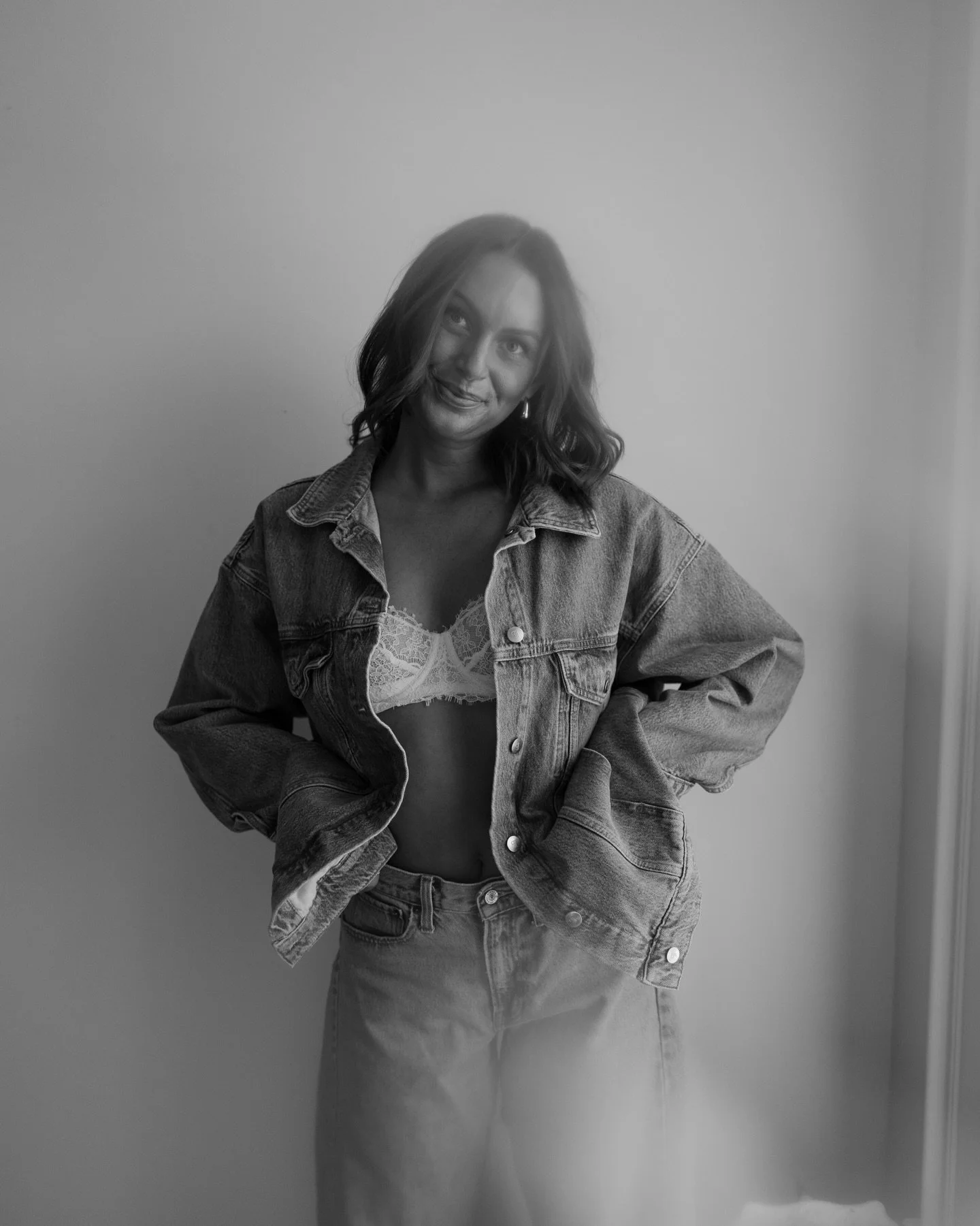 Been a HOT minute since I&rsquo;ve shown my face on here so, to all 2,640 of you, allow me to reintroduce myself. 

Hi 👋🏼 I&rsquo;m Courtney, the heart and hands behind Geist House Photo and Film.

I believe your love should feel like coming home&m