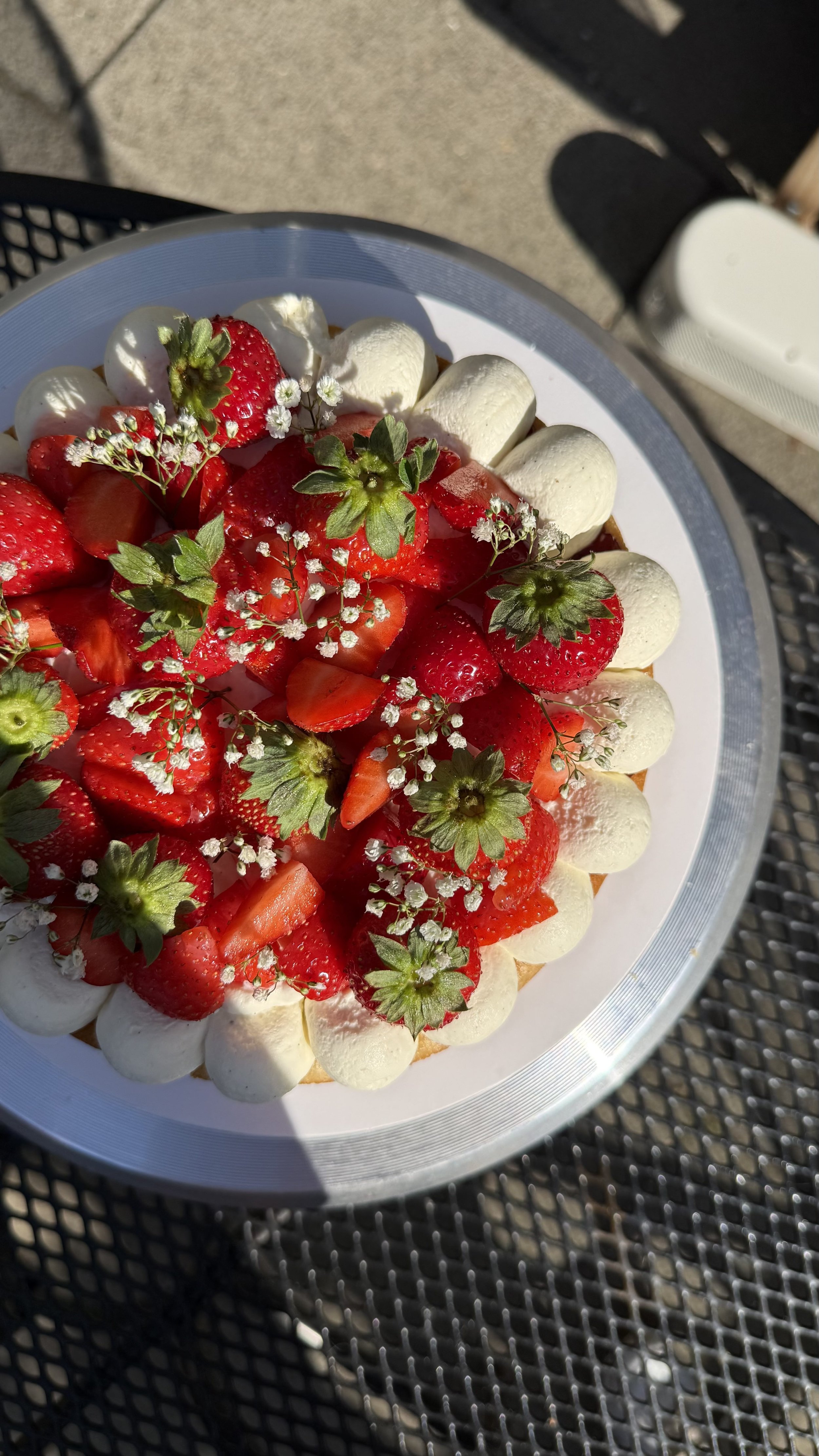Vanille Cake met Aardbeien en Slagroomtopping