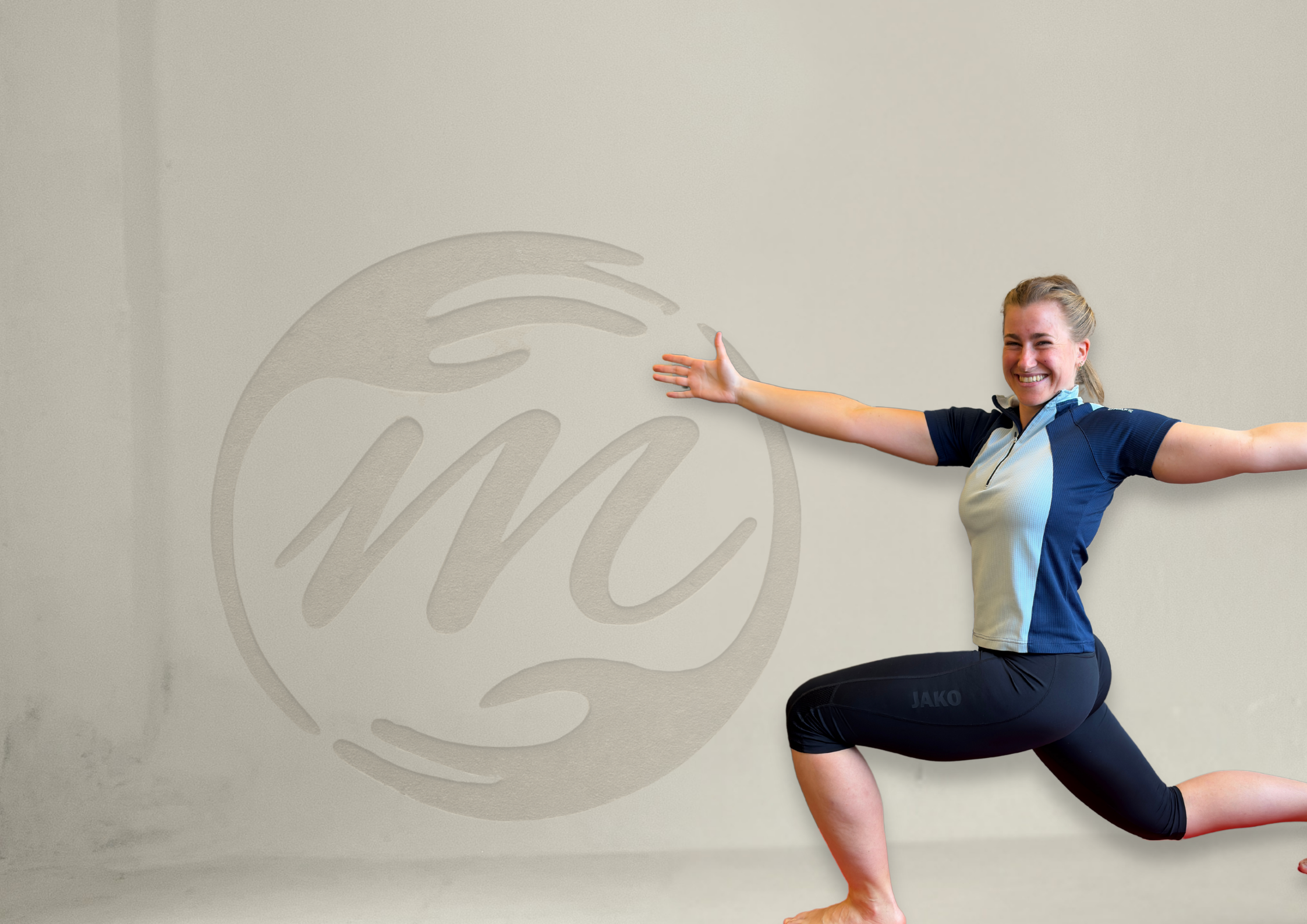 helena vor betonwand mit mobilitas logo.png