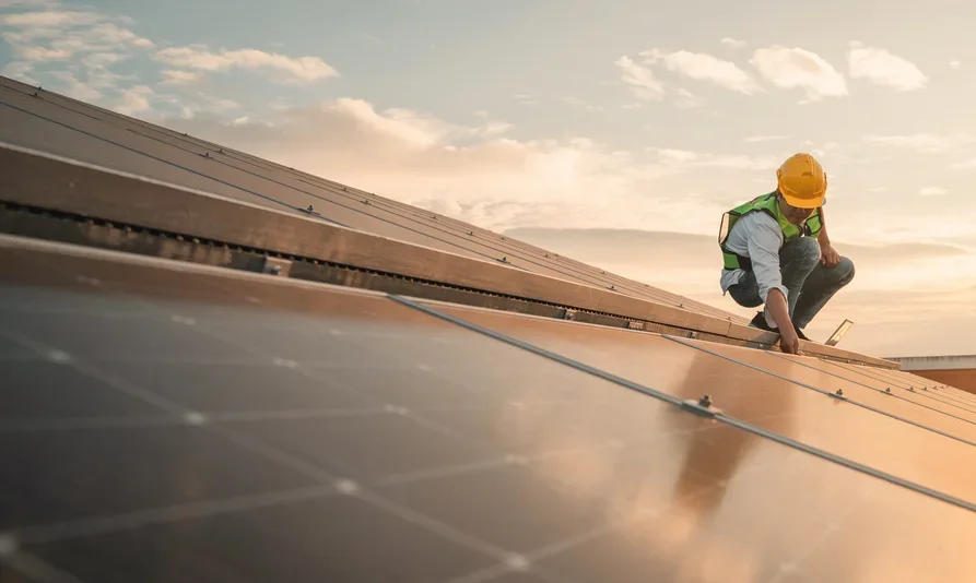 Cubiertas industriales y agrícolas libres de amianto. Instalación de placas fotovoltaicas.