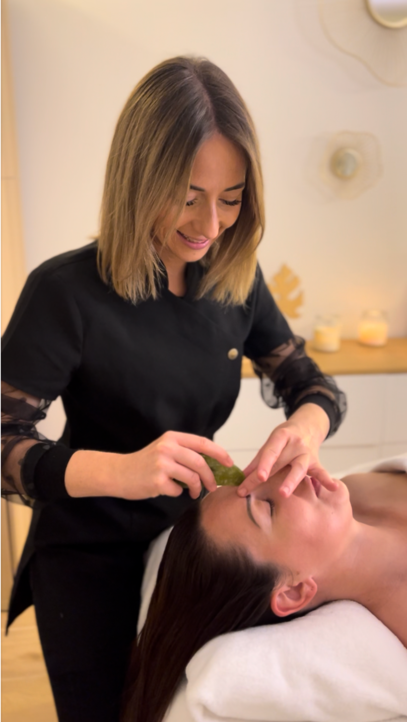 Maroussia Buffa en séance — facialiste à Salon-de-Provence