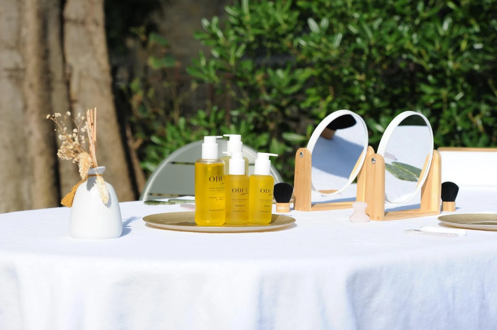 Outils transmis pendant l'atelier yoga du visage à Salon-de-Provence — gua sha, kabuki, huiles botaniques