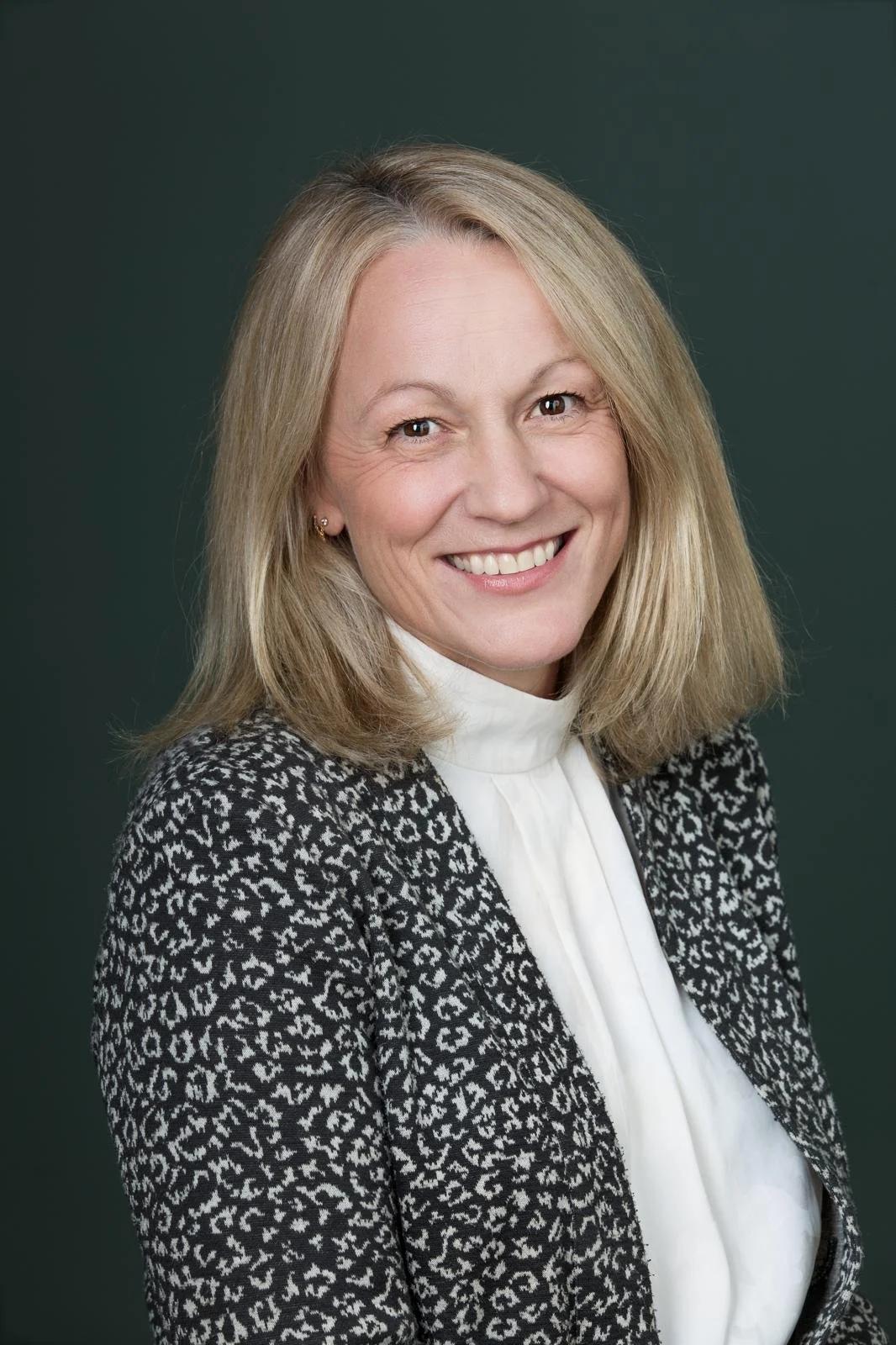 Dr Sian Evans menopause specialist doctor