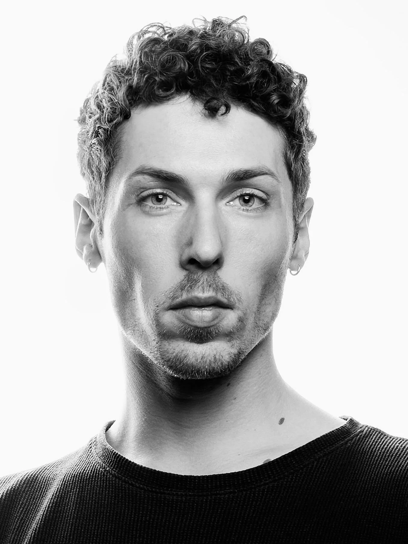 Somewhere between theatre stages, yoga retreats and hiking alone in the wild&hellip; I became a photographer.  It&rsquo;s been a while since I&rsquo;ve been sitting in front of my lens instead of behind it.
It&rsquo;s always a good practice to experi