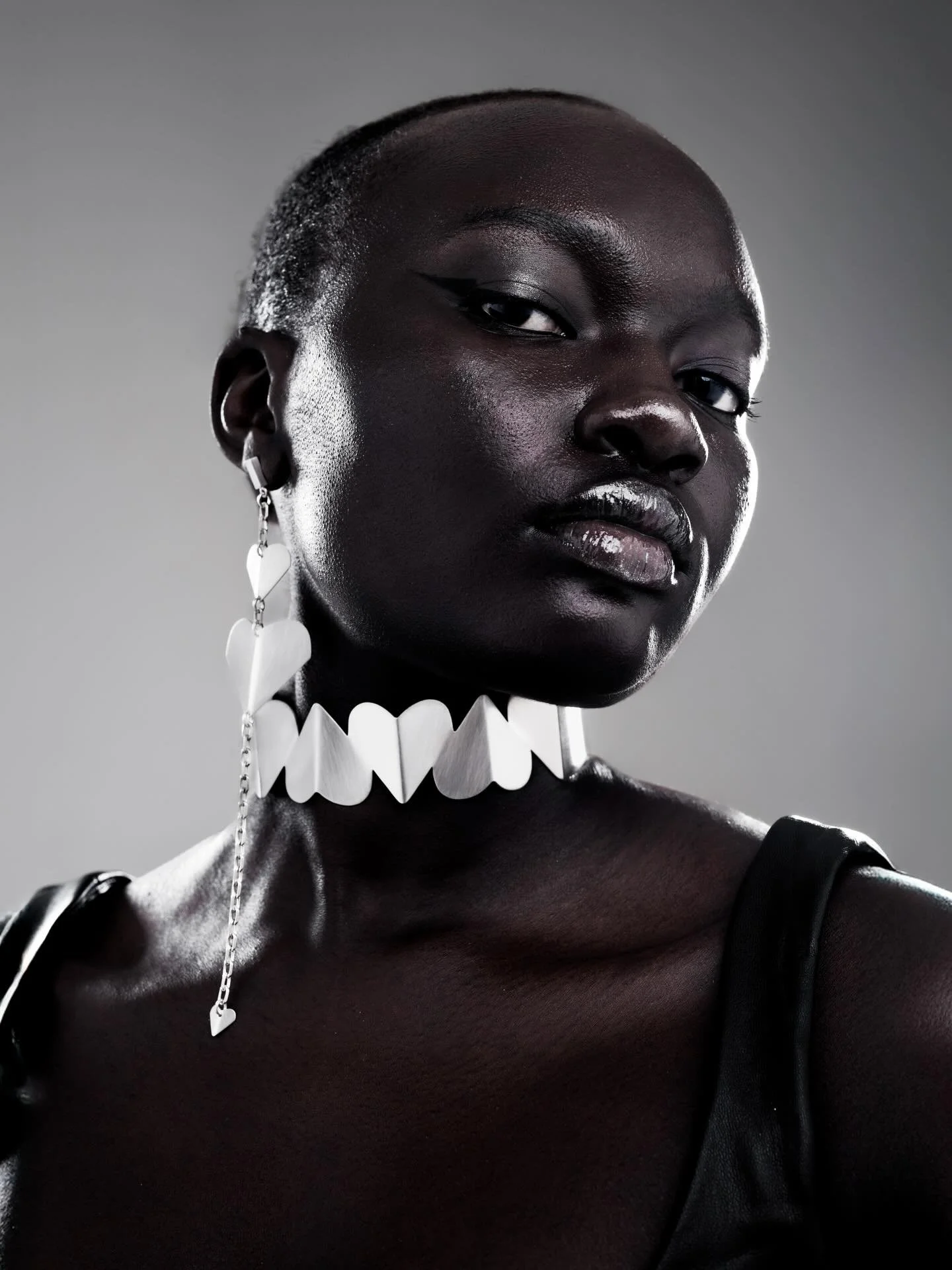 🪻▪️🌑

Beautiful @ameer.mach for @studiohau, make-up done by @faces.by.maysun at @parkerandstone