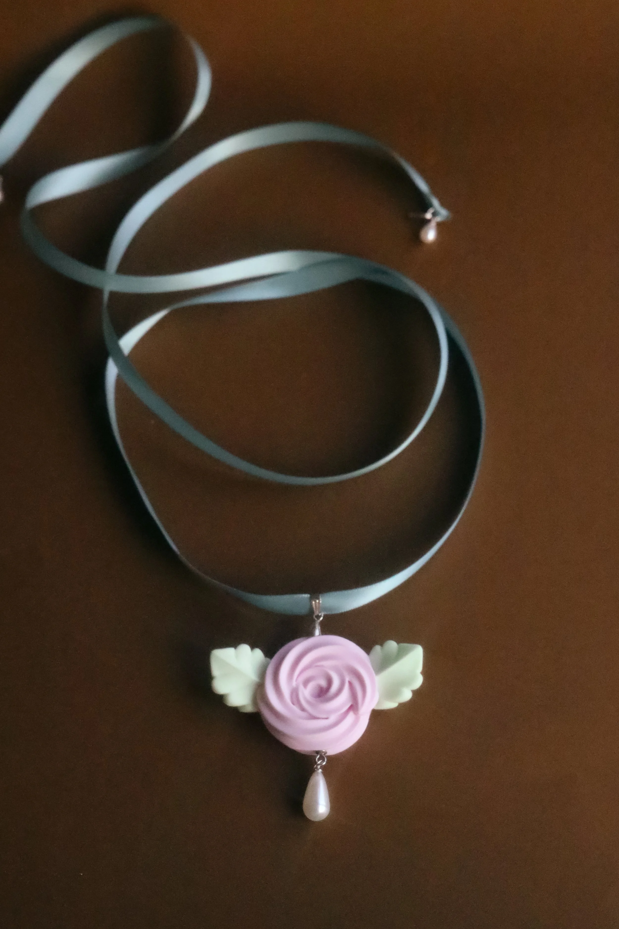 [NEW!] Whipped Cream Rose Necklace (Satin Ribbon Edition)