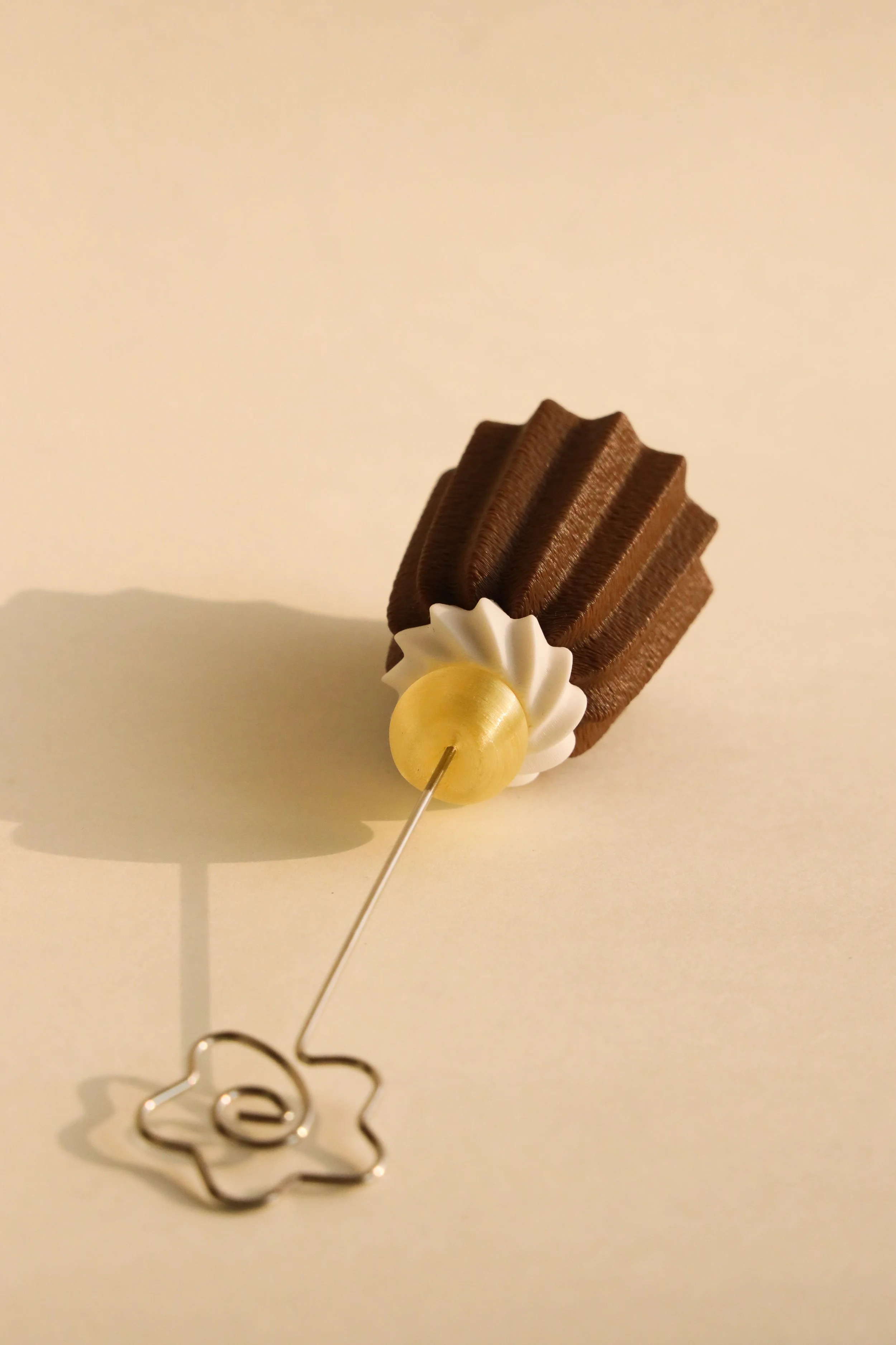 NoteHolder_Canele_Cream_Cherry_Golden_03.jpg