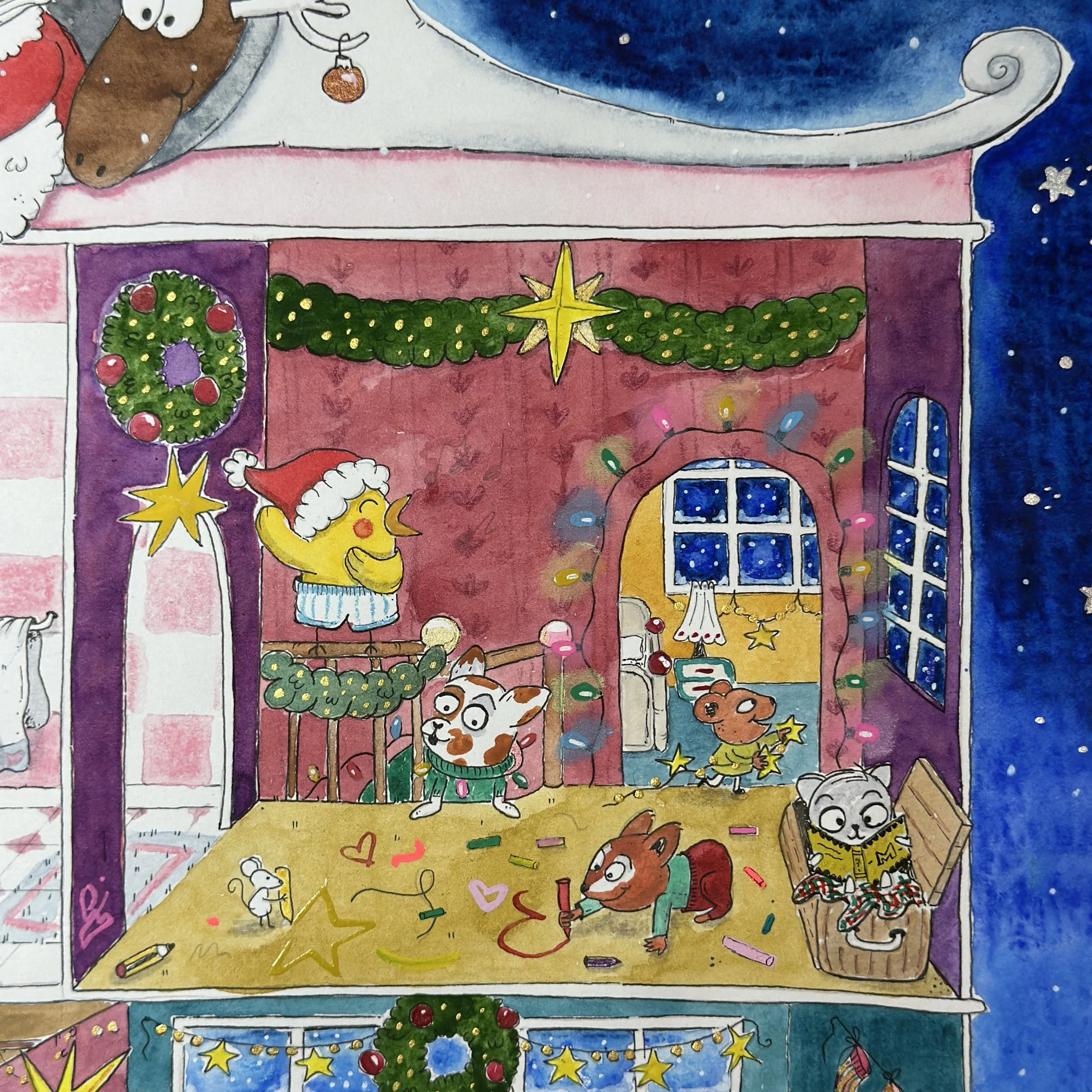 Ilustración colorida de una casa decorada con motivos navideños, como coronas de ramas verdes con bolas rojas y una estrella dorada, luces de colores, muñecos de nieve, un oso con sombrero de Santa, y animales como ratones y gatos en un ambiente festivo y alegre.