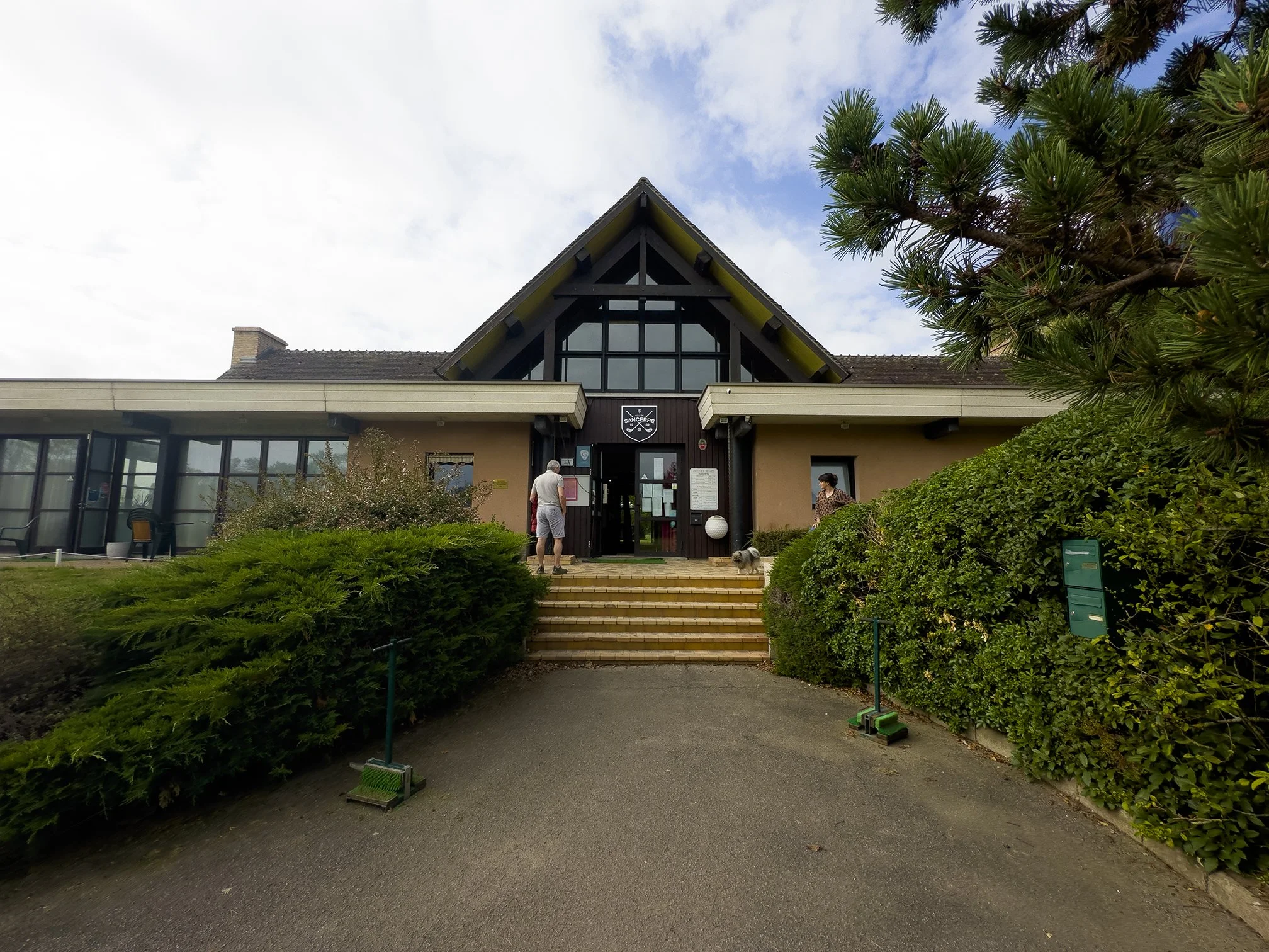 WELL IN GOLF BREW PUB