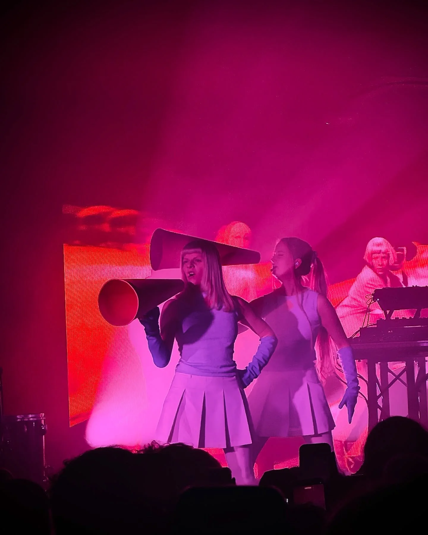 Terrific gig last night night at @earthackney by TOMORA which is the new project of Tom from @thechemicalbrothers and @auroramusic. 

Most enjoyable performance I've seen for ages - they all seemed to be having so much fun. A terrific set of new song