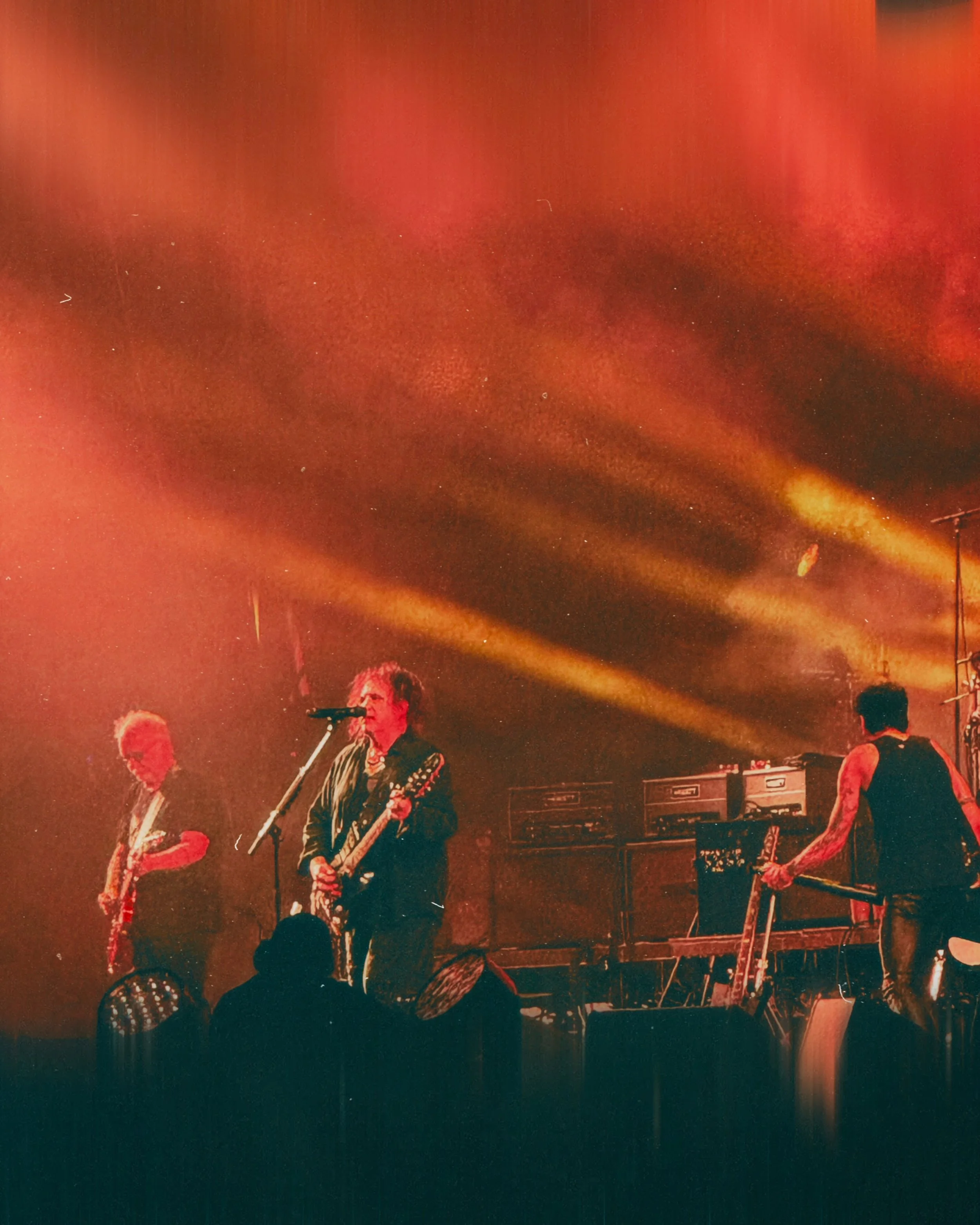 After a couple of quiet weeks on here, the summer is over and it's back to school and back to me posting more regularly!

First up a few photos from the Summer holidays - starting with seeing THE CURE at Rock En Seine on Sunday 🖤 

Absolutely fantas