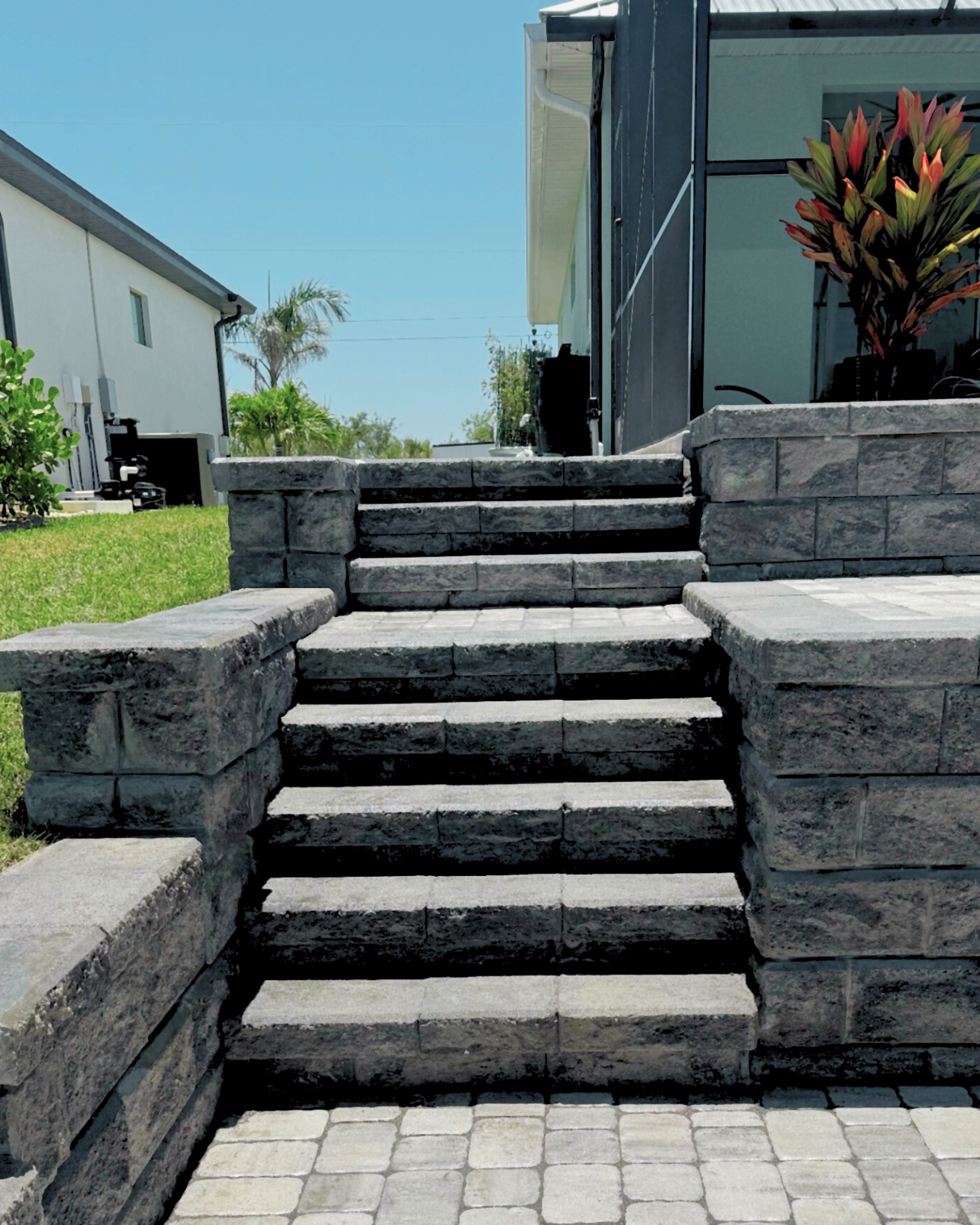 Flowerbed install, retaining wall install, rocks and riprap in North Port, Port Charlotte and Venice.