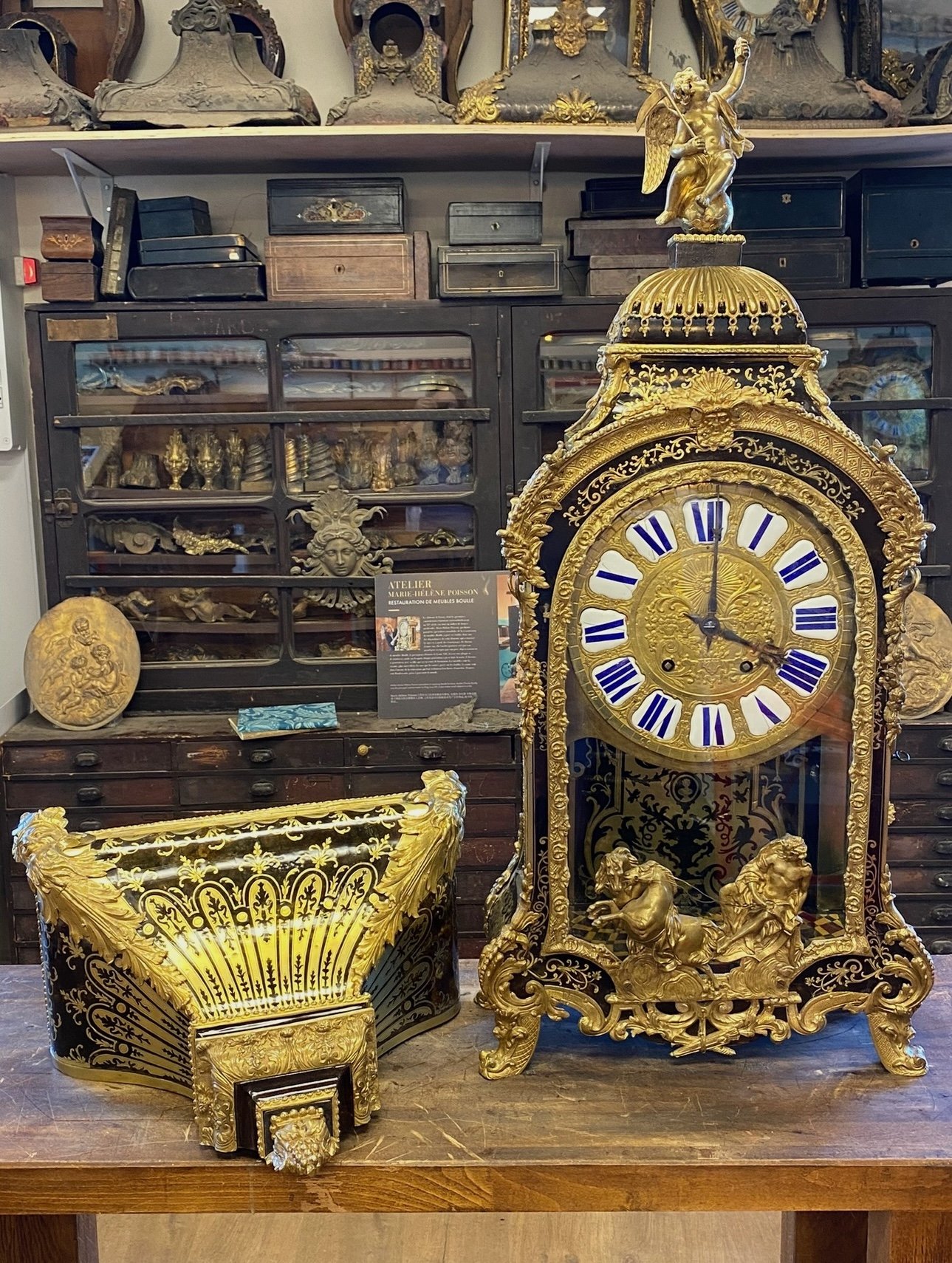 Cartel d’époque Louis XIV en marqueterie d’écaille brune et laiton.jpeg