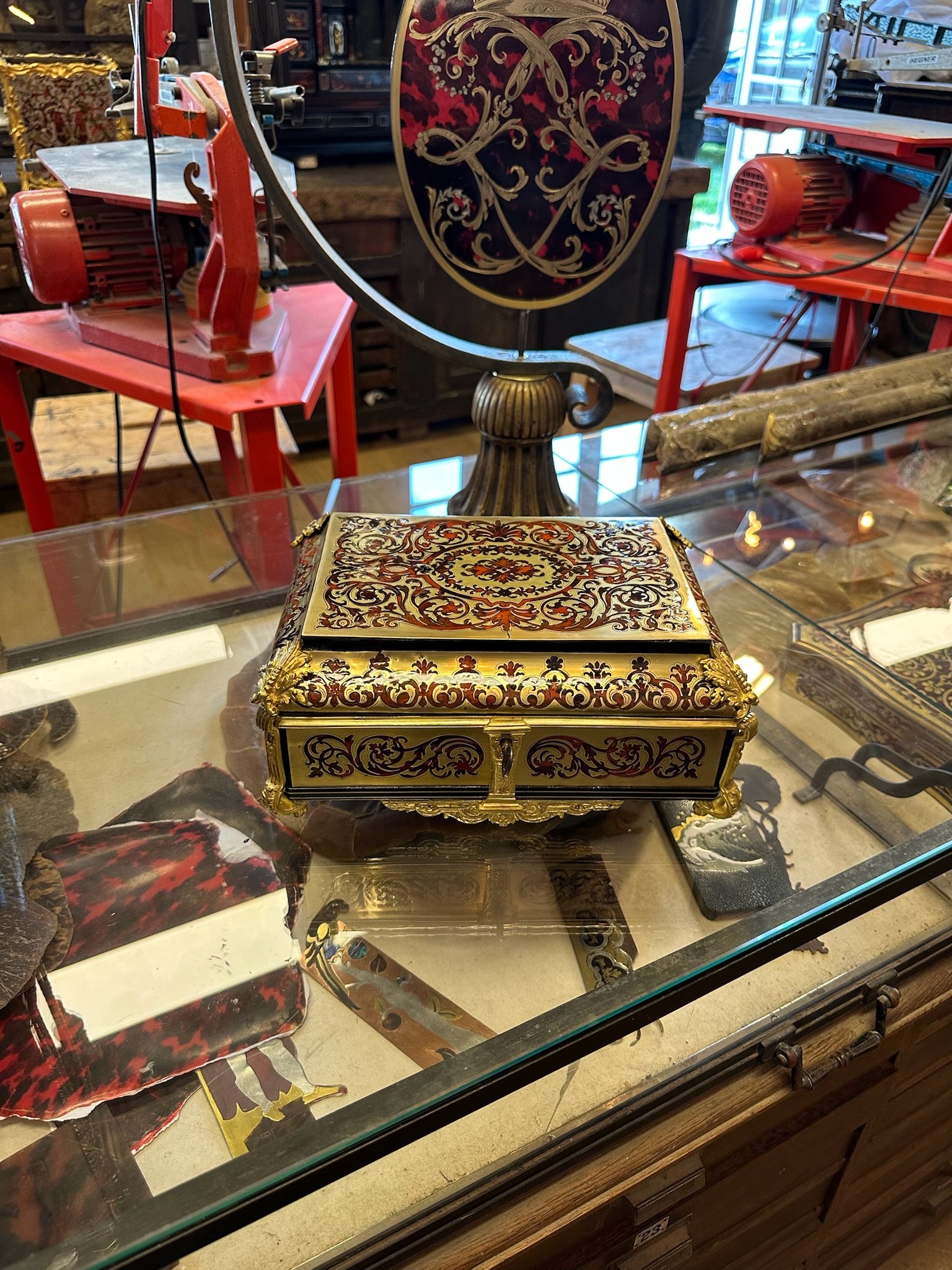 Coffret en écaille brune et laiton