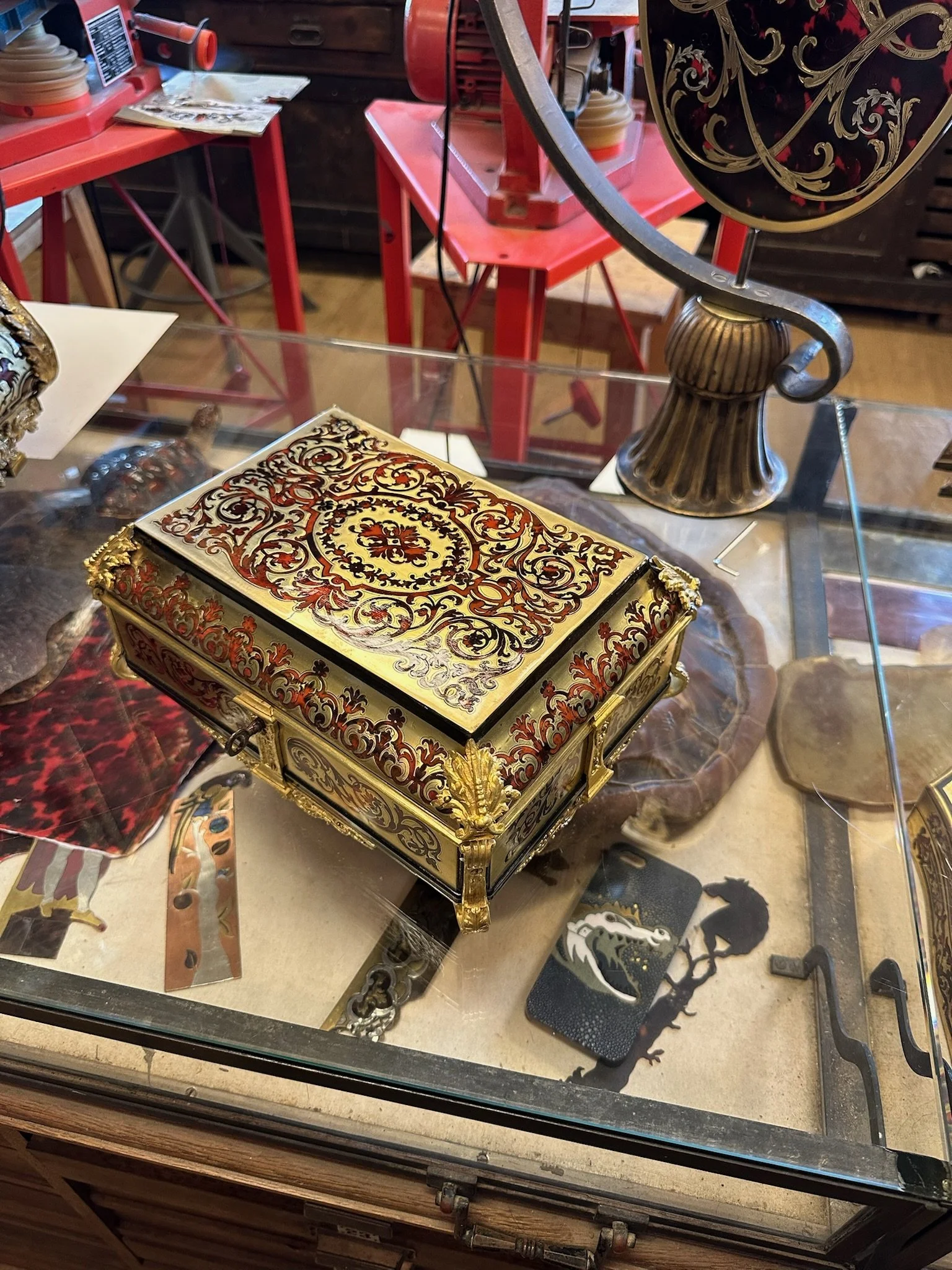 Coffret en écaille brune et laiton