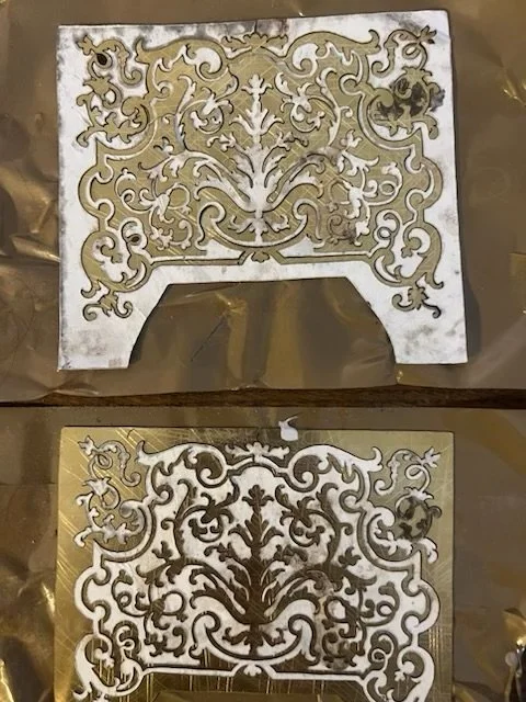 Cartel d'époque Louis XIV en marqueterie d'écaille brune et laiton_05.jpeg