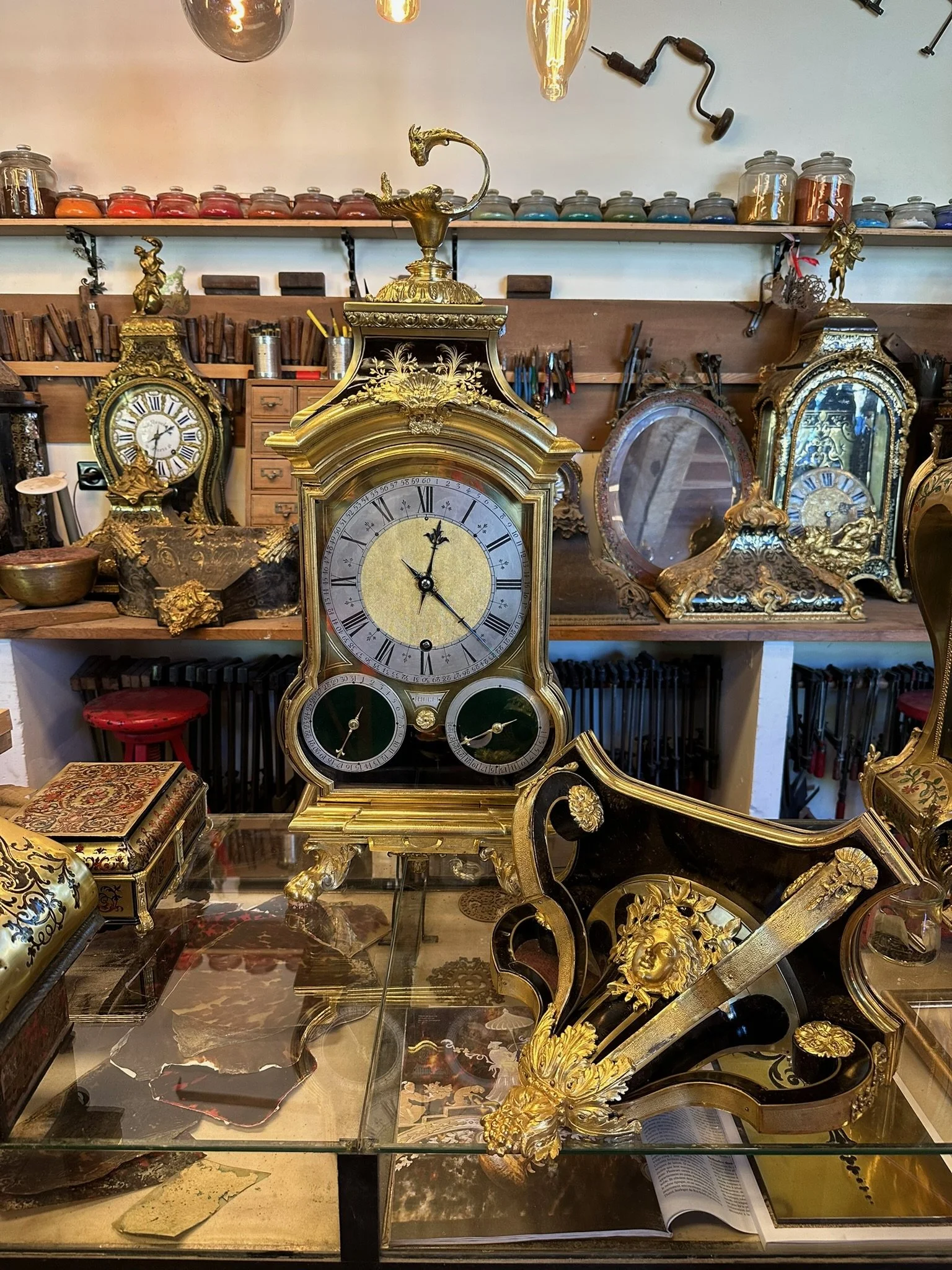Cartel astronomique d'époque Louis XIV en écaille brune et laiton