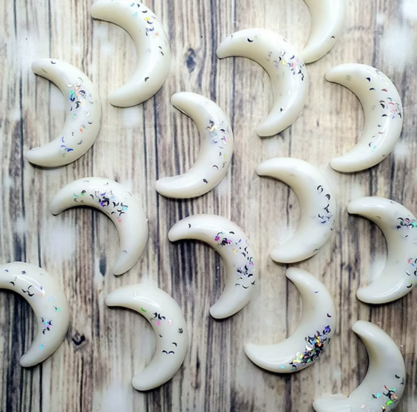 Honoring the New Moon — A Ritual for Reflection, Intention &amp; Renewal