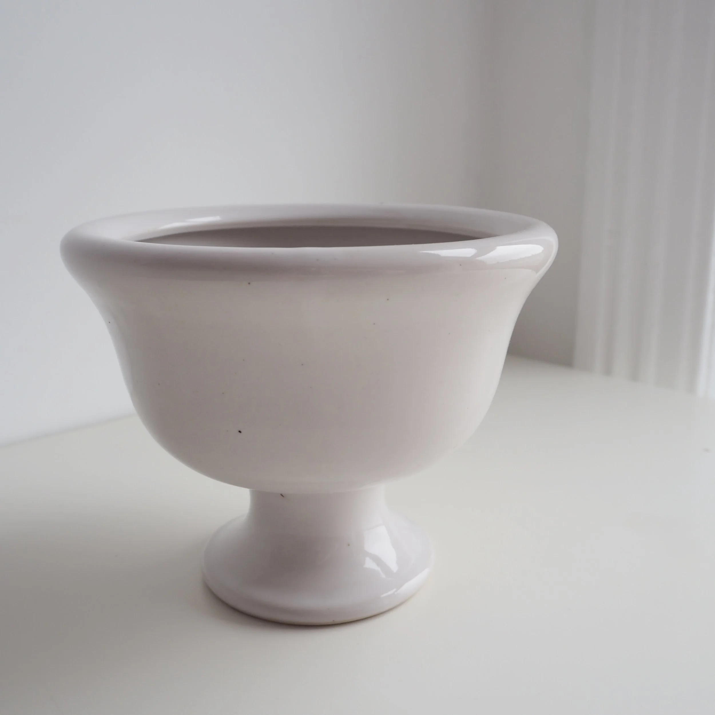 Elsie dish in snowberry