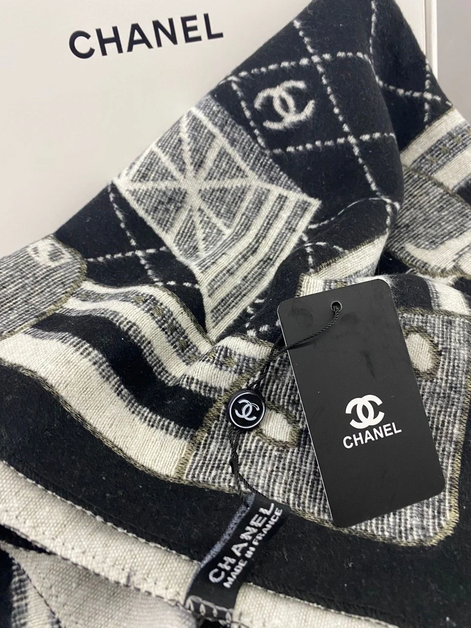 Large CHANEL Beauty Black & Ivory Cashmere Silk Scarf Made in France – Eiffel Tower_CC Logo, New with Tag_Box (VIP Gift) 65cm x 195cm