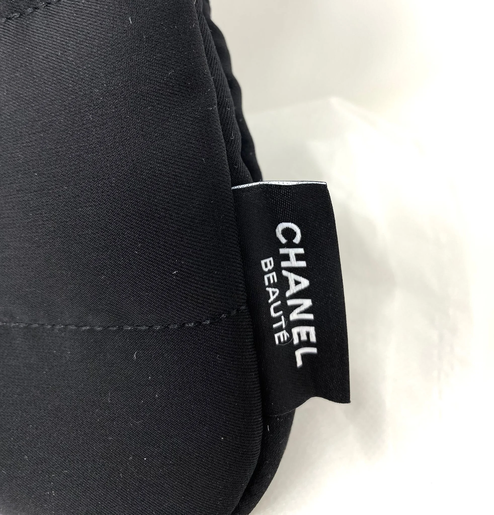 Large CHANEL Beauty Black Quilted Makeup Bag Puffy Cosmetic Bag (VIP Gift with Pouch) 