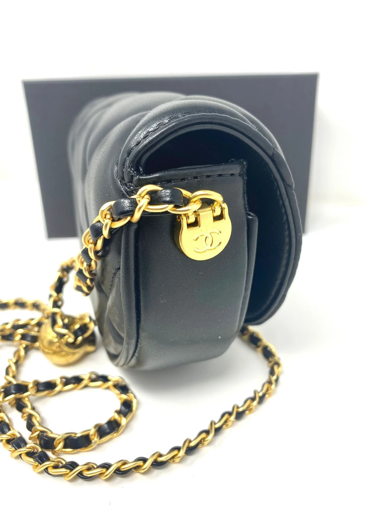 CHANEL Beauty Black Quilted Makeup Bag on Chain With Box (VIP Gift) Italy