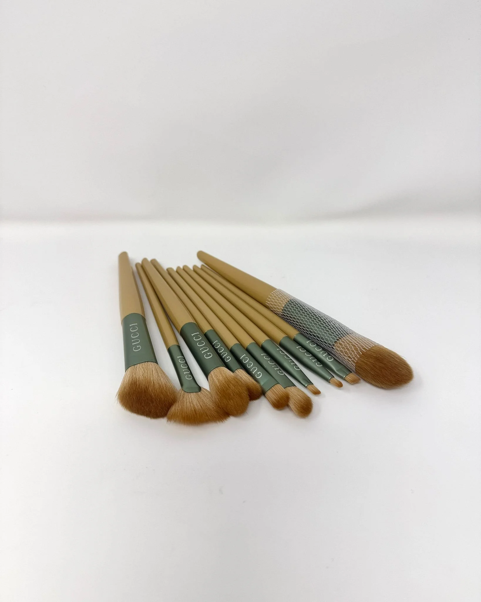 Gucci Beauty Makeup Brush Set of 10 with Sage-green Cosmetic Bag (VIP Gift)