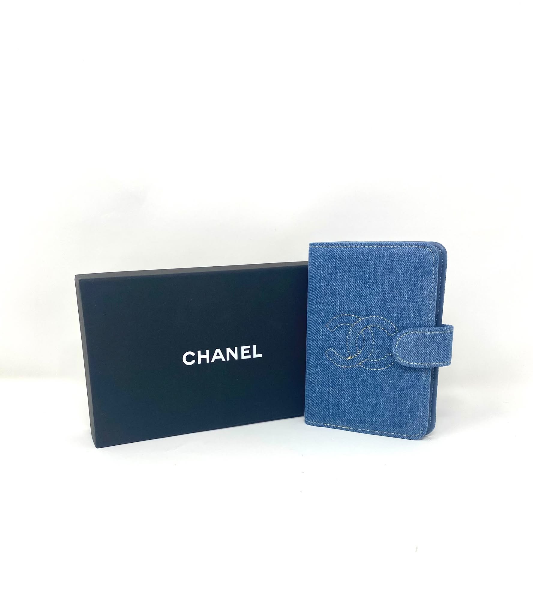 CHANEL Beauty CC Logo Blue Denim Passport Holder with Box (VIP Gift)