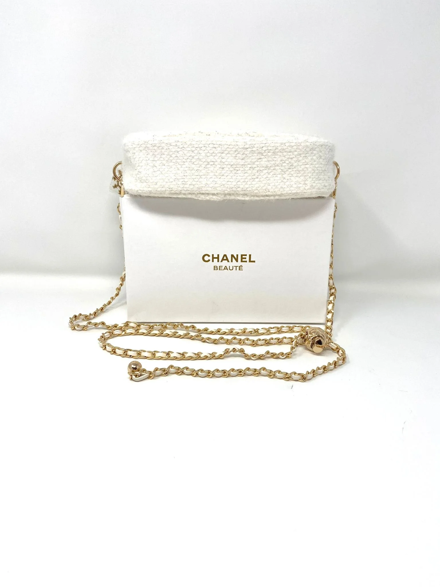 CHANEL Beauty White Tweed Makeup Bag on Chain – VIP Gift with Box