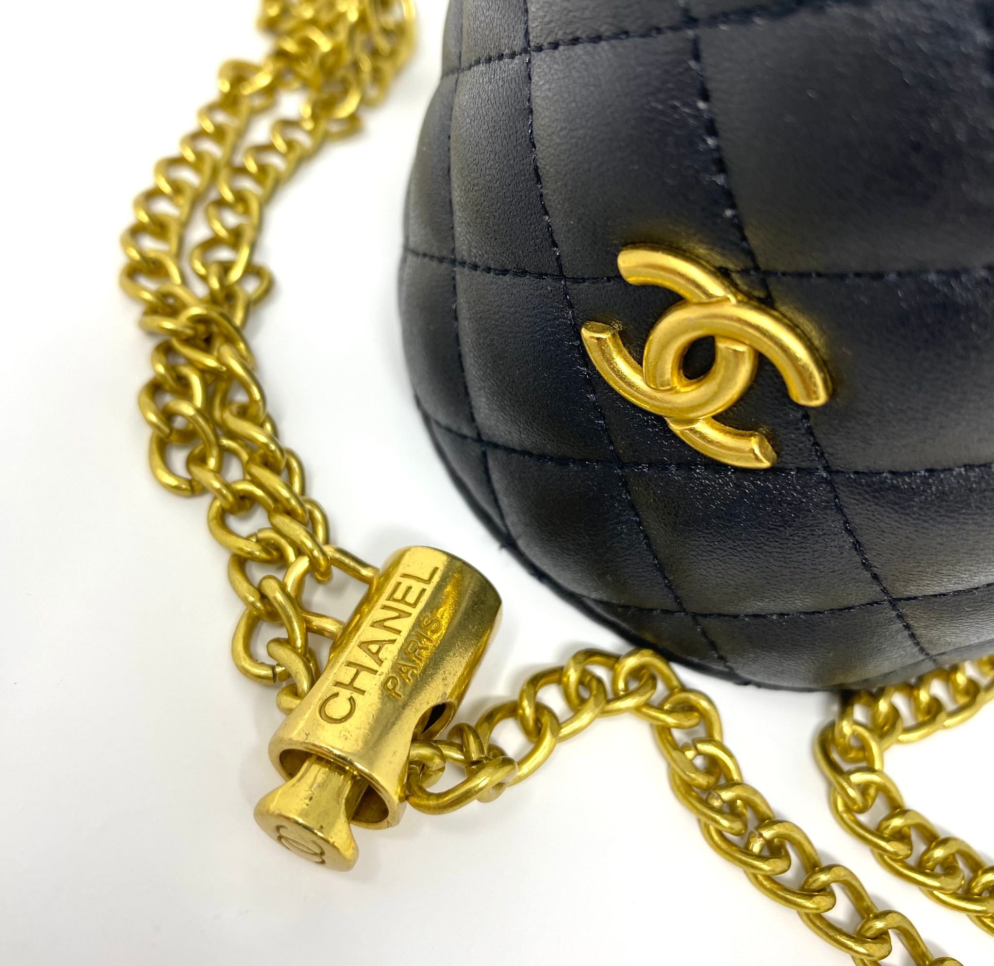 CHANEL Beauty White Thermal Mug & Holder Set with Chain Black Quilted (VIP Gift) with Box