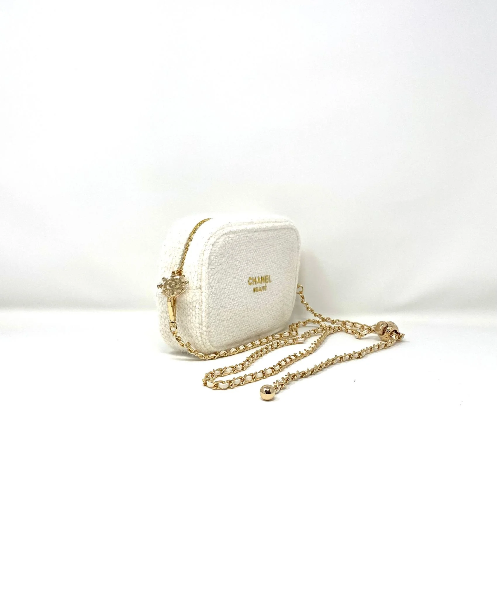 CHANEL Beauty White Tweed Makeup Bag on Chain – VIP Gift with Box