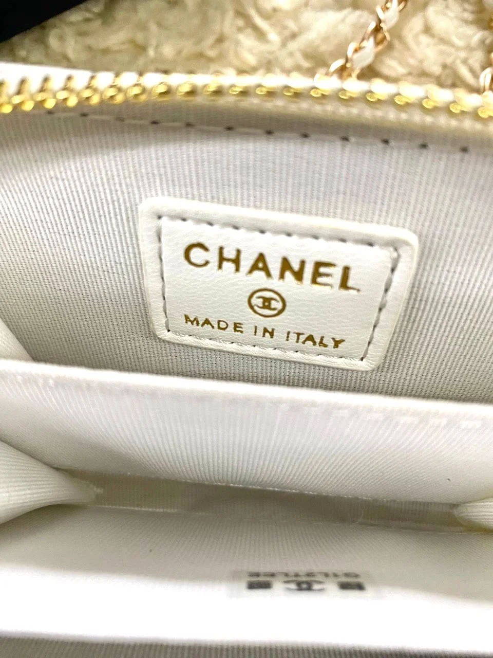 CHANEL Beauty White Tweed Mini Makeup Bag with Chain– VIP Gift with Box, Made in Italy
