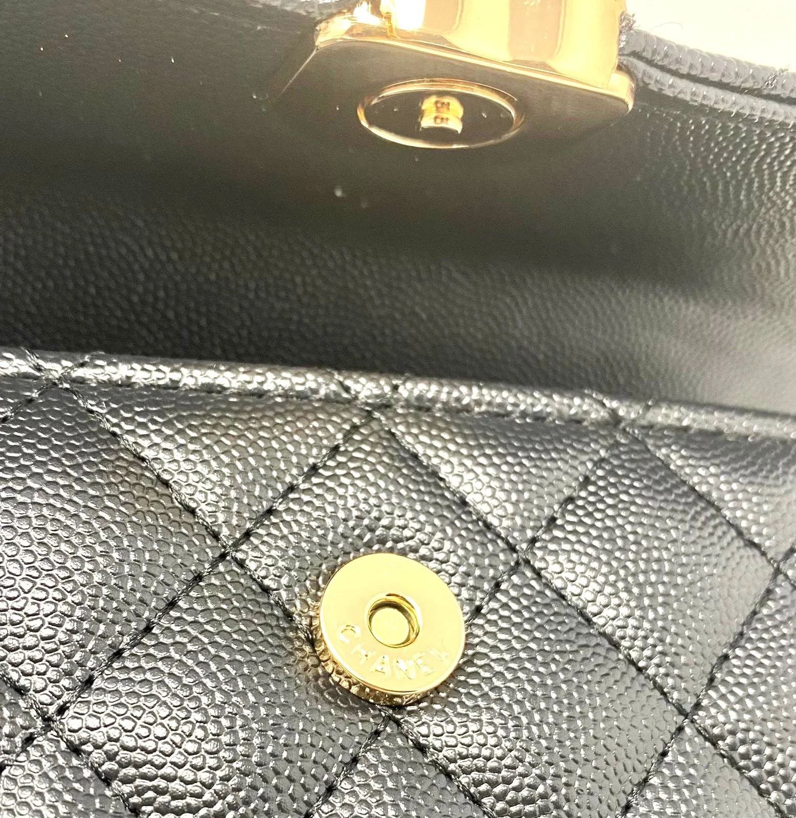 CHANEL Beauty Black Quilted Makeup Bag with Chain (VIP Gift/Box) Made in Italy