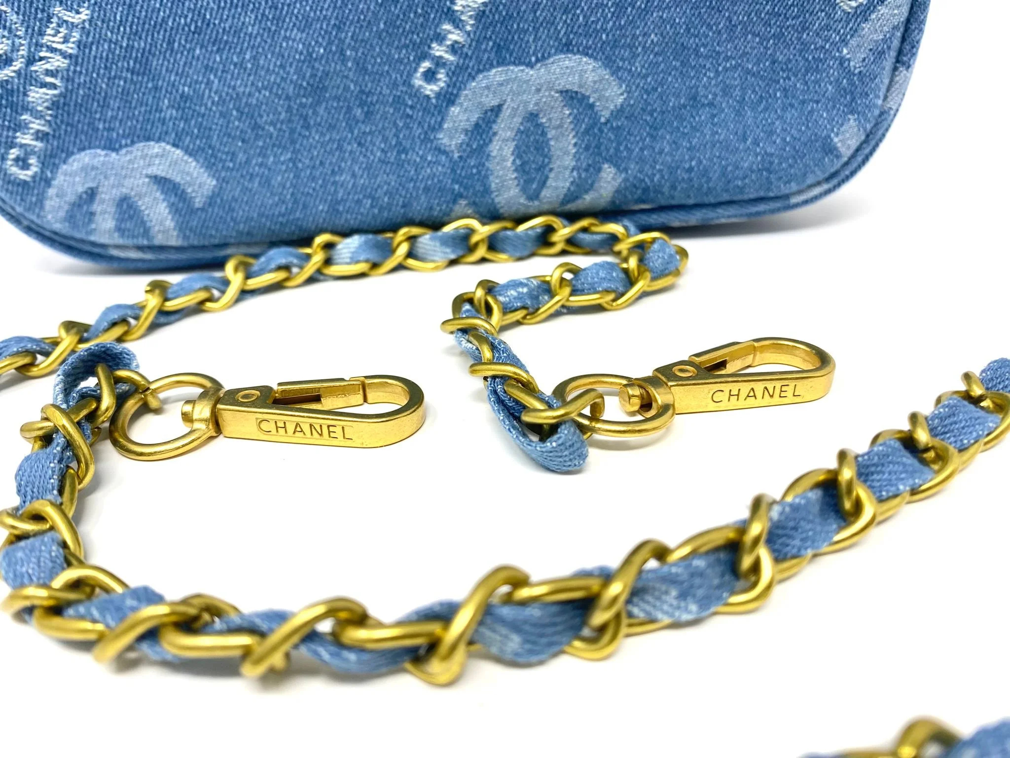 CHANEL Beauty Blue Denim Makeup Bag with Gold-toned Chain Strap (VIP Gift) Made in Italy