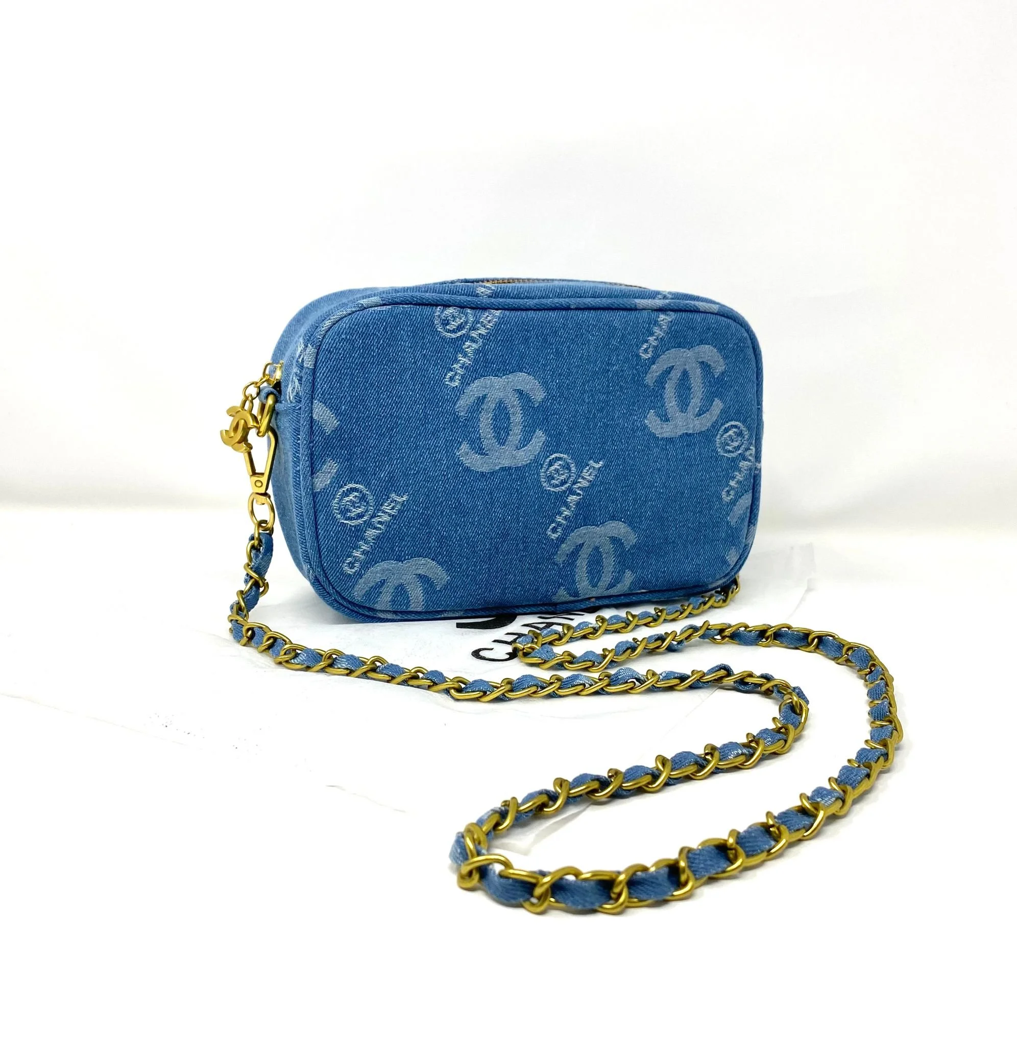 CHANEL Beauty Blue Denim Makeup Bag with Gold-toned Chain Strap (VIP Gift) Made in Italy