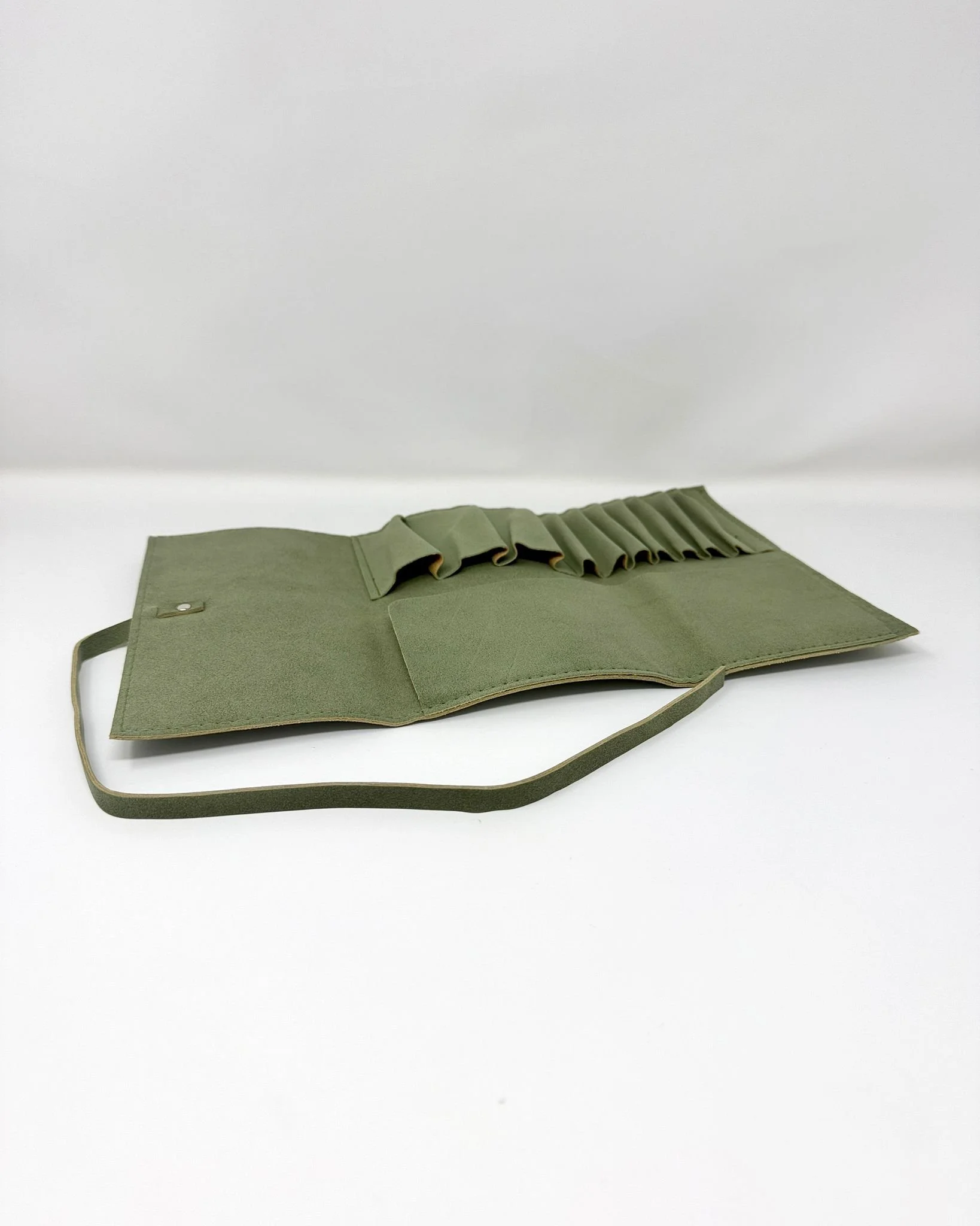 Gucci Beauty Makeup Brush Set of 10 with Sage-green Cosmetic Bag (VIP Gift)