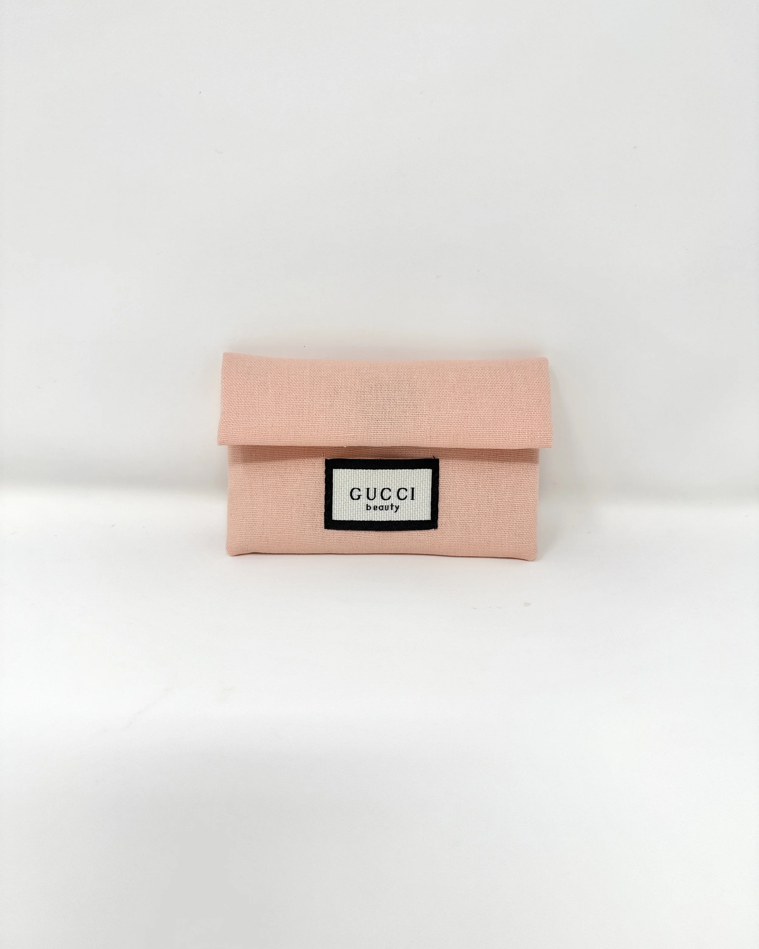 GUCCI Beauty Small Pink Wooden Comb & Logo Fabric Floral Pouch (VIP Gift)