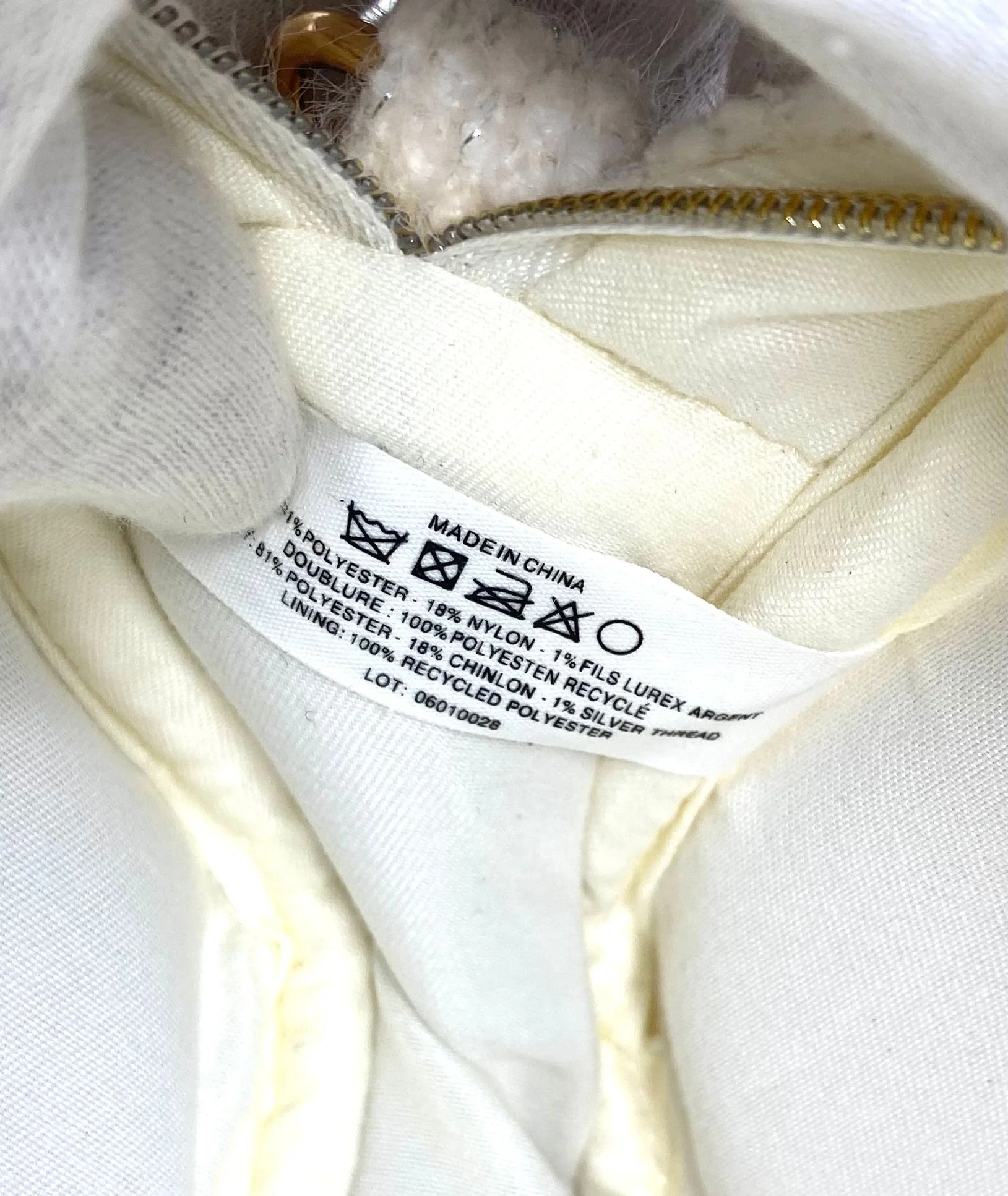 CHANEL Beauty White Tweed Makeup Bag on Chain – VIP Gift with Box