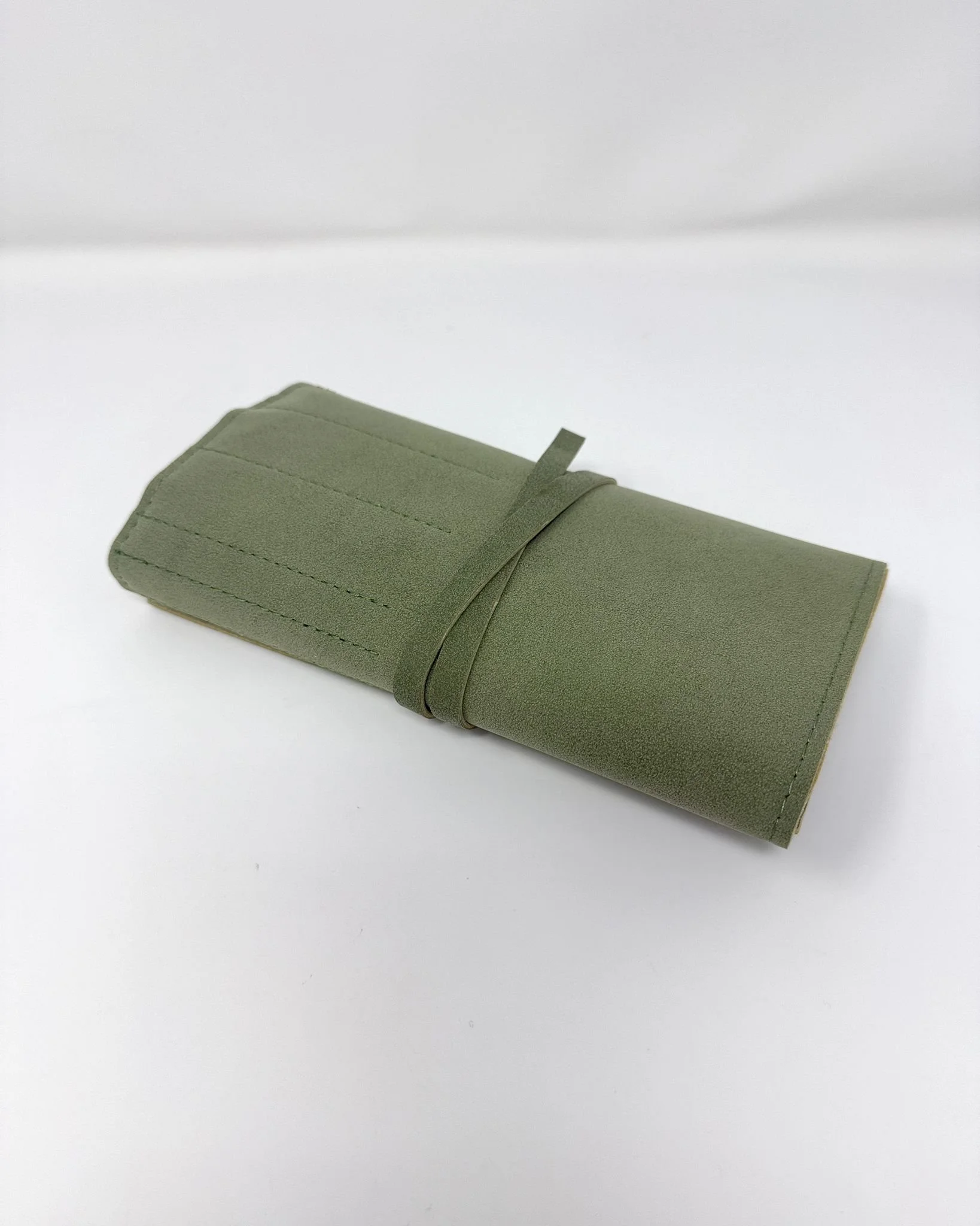 Gucci Beauty Makeup Brush Set of 10 with Sage-green Cosmetic Bag (VIP Gift)