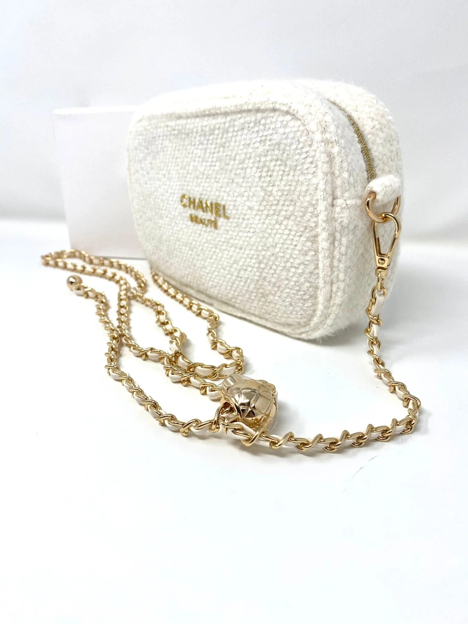 CHANEL Beauty White Tweed Makeup Bag on Chain – VIP Gift with Box