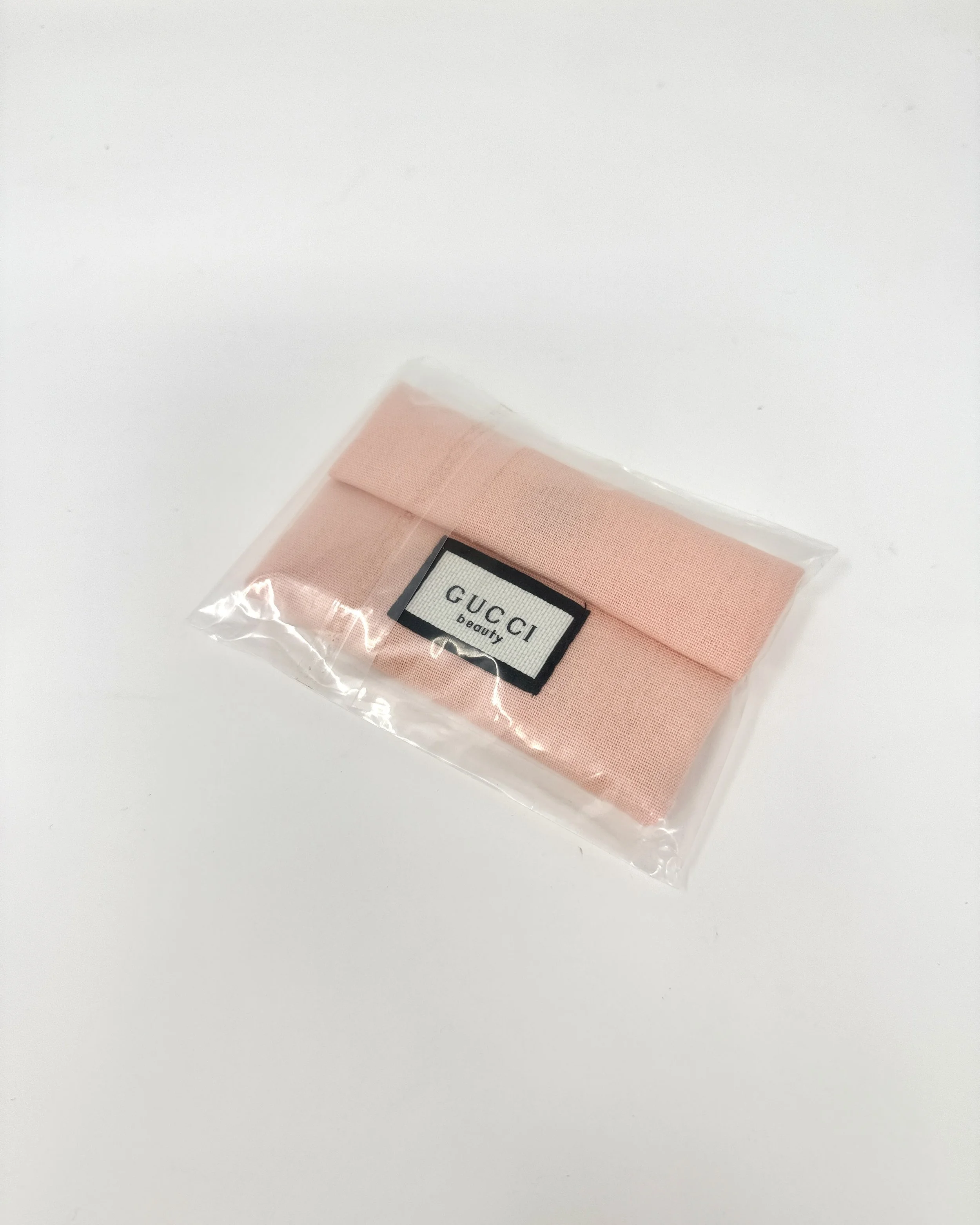 GUCCI Beauty Small Pink Wooden Comb & Logo Fabric Floral Pouch (VIP Gift)